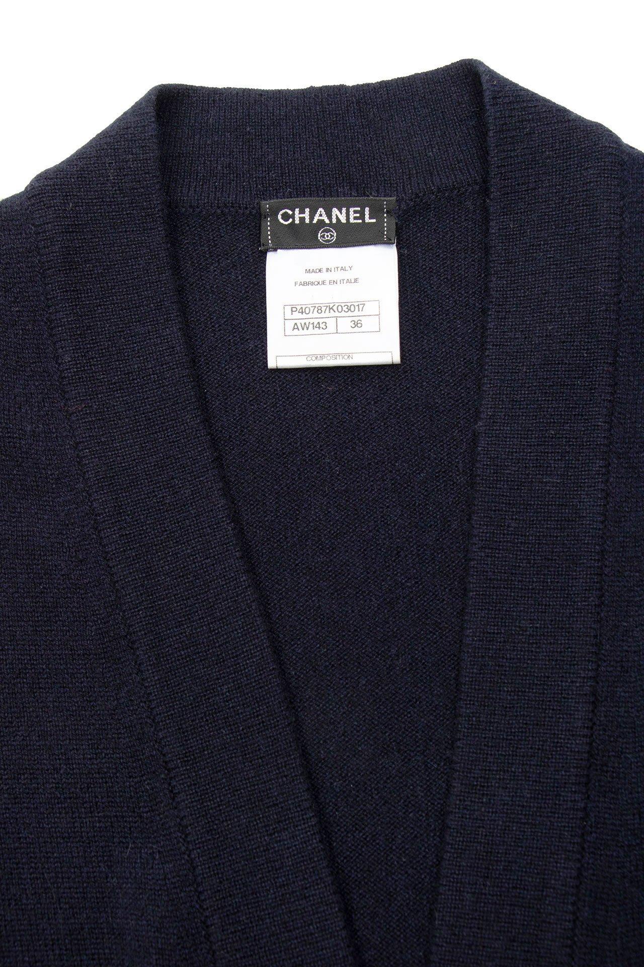 Chanel CC Lange Kaschmirweste mit Knöpfen aus Kaschmir im Zustand „Hervorragend“ im Angebot in Dubai, AE