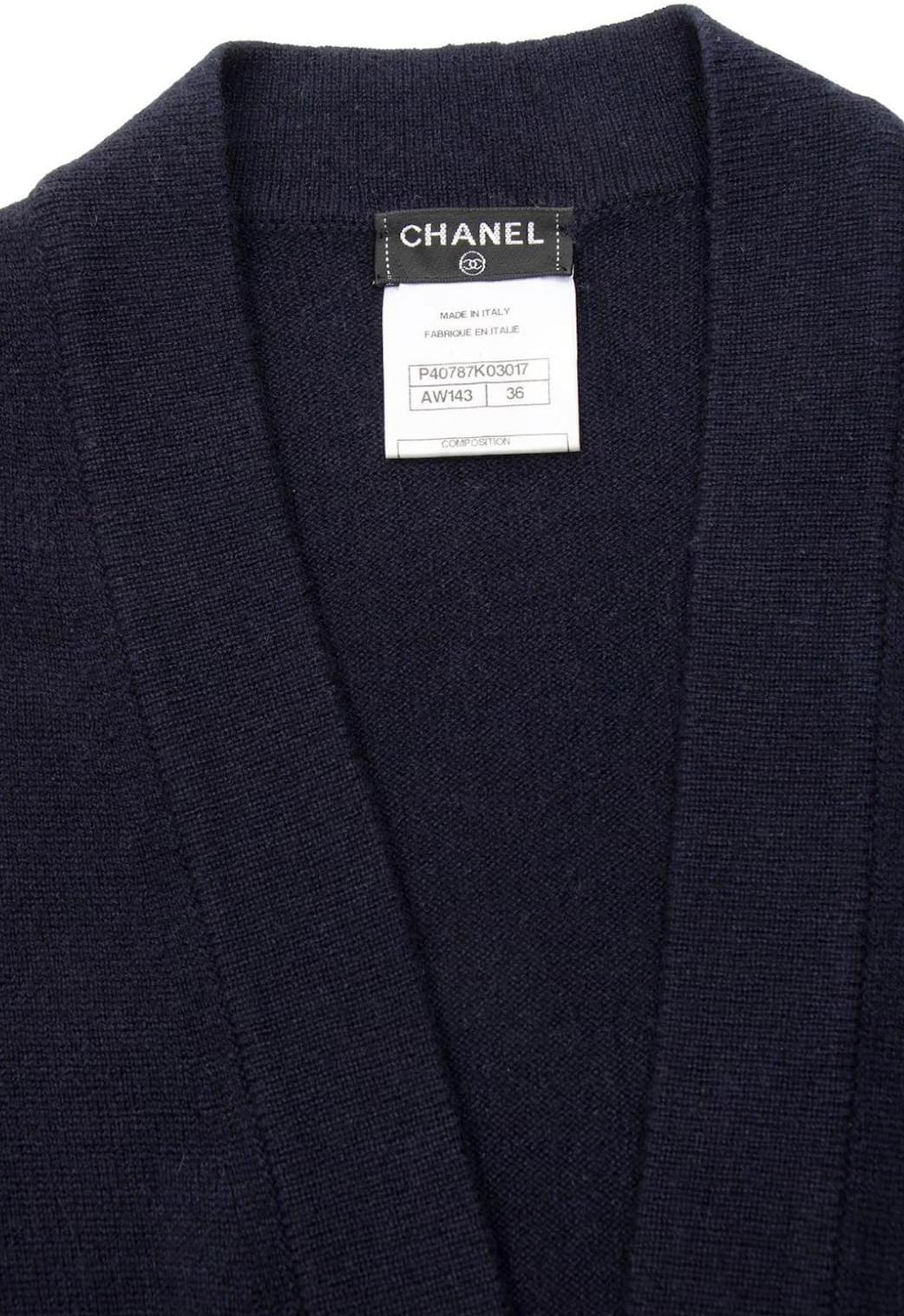 Chanel CC Lange Kaschmirweste mit Knöpfen aus Kaschmir im Angebot 1
