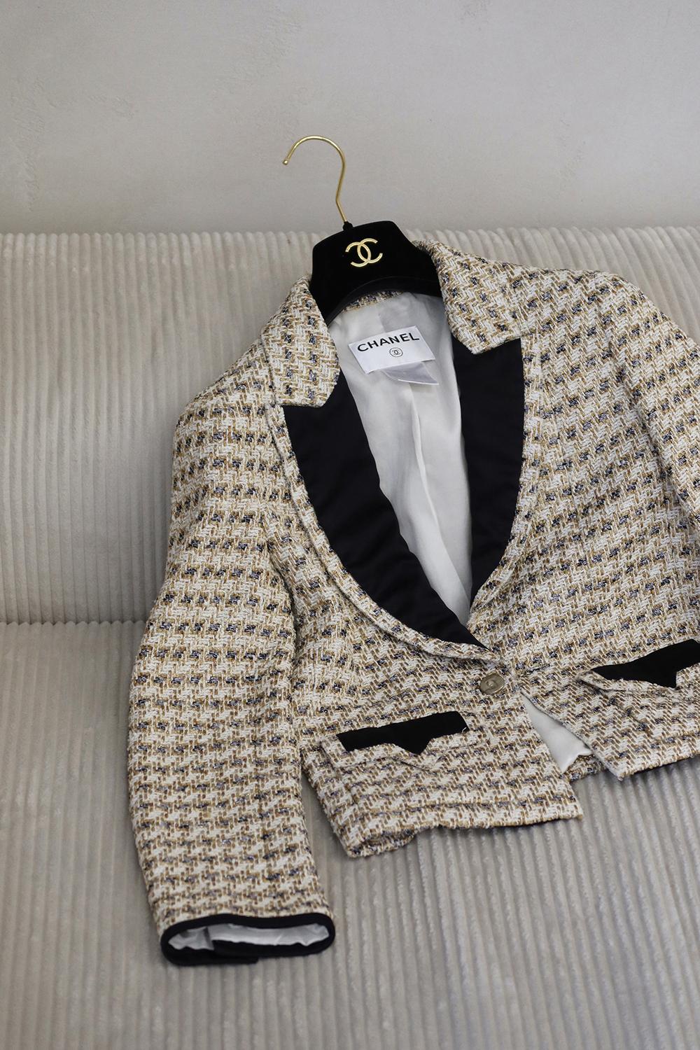 Chanel beige and metallic tweed jacket with contrast black lapels.
- CC logo gold-tone buttons at front and cuffs
- tonal silk lining
Size mark 38 FR. Condition: pristine, only tried once.