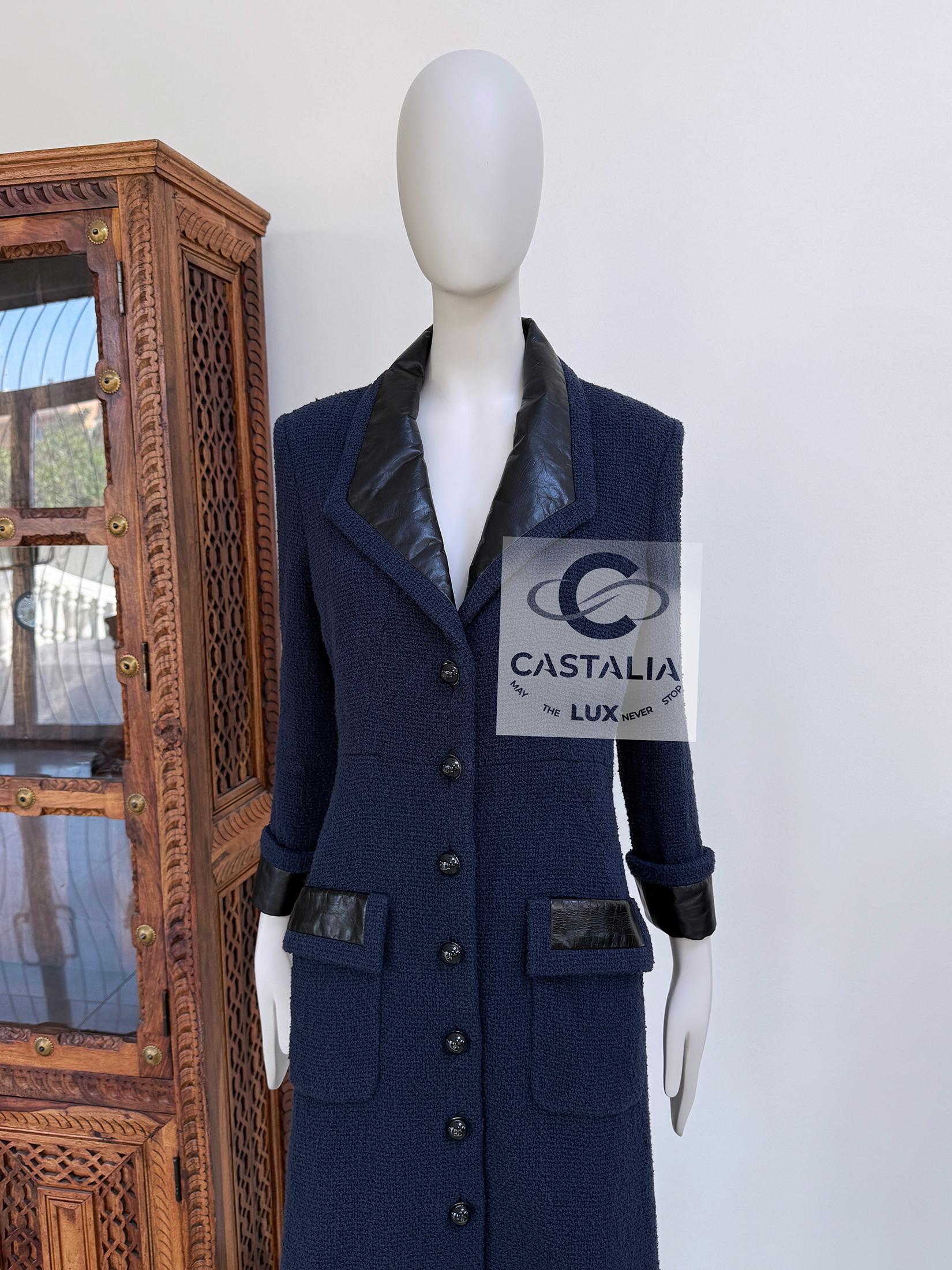 Chanel CC Buttons Navy Tweed Coat with Leather Accents 38 FR For Sale 5