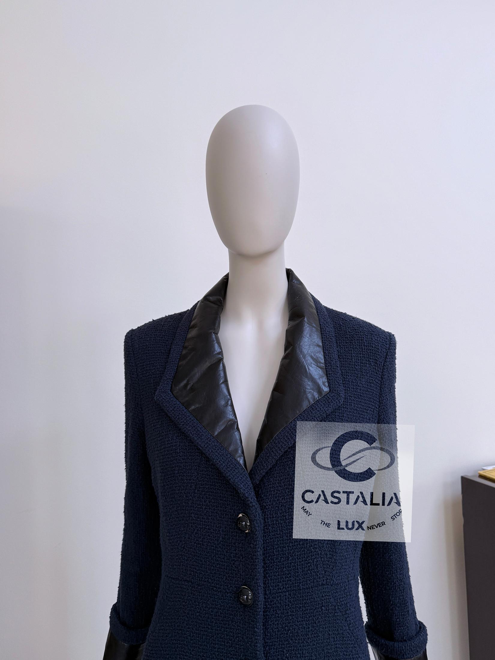 Chanel CC Buttons Navy Tweed Coat with Leather Accents 38 FR For Sale 6