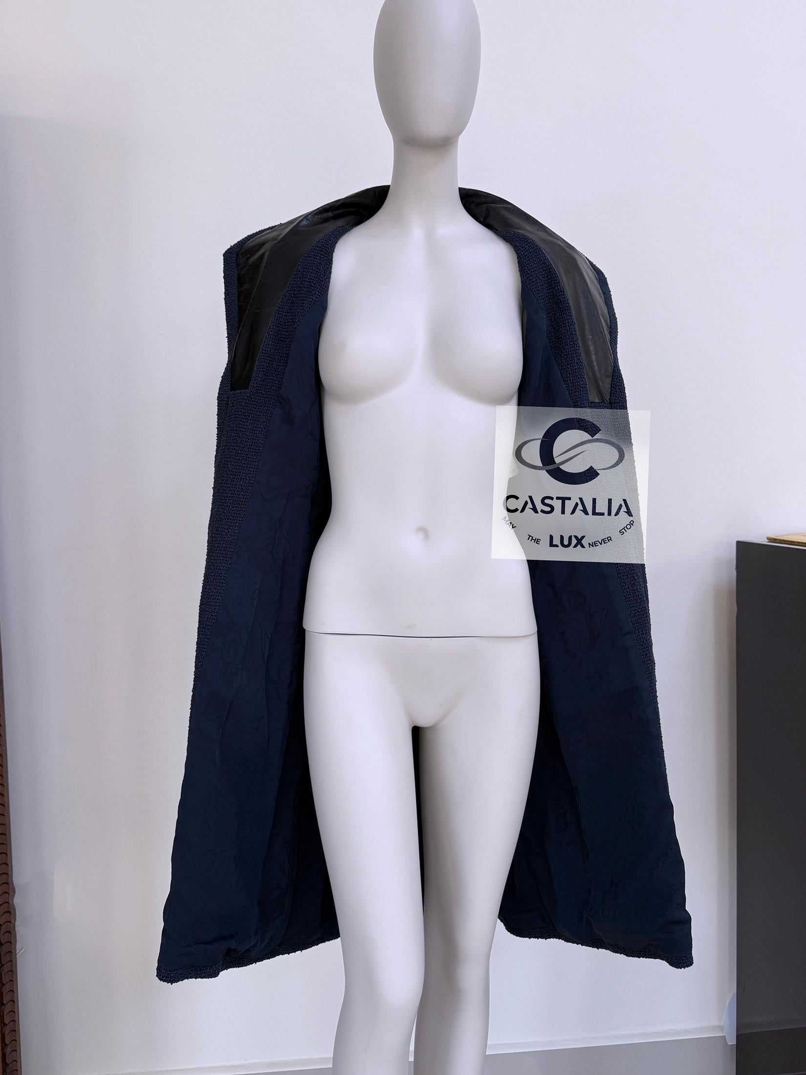 Chanel CC Buttons Navy Tweed Coat with Leather Accents 38 FR For Sale 7