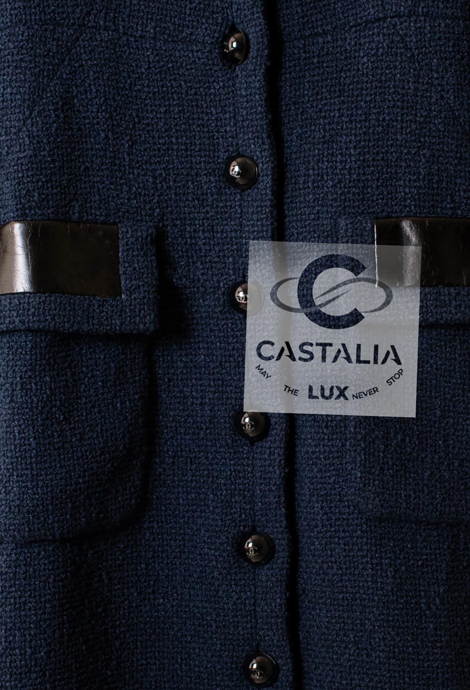 Chanel CC Buttons Navy Tweed Coat with Leather Accents 38 FR For Sale 11