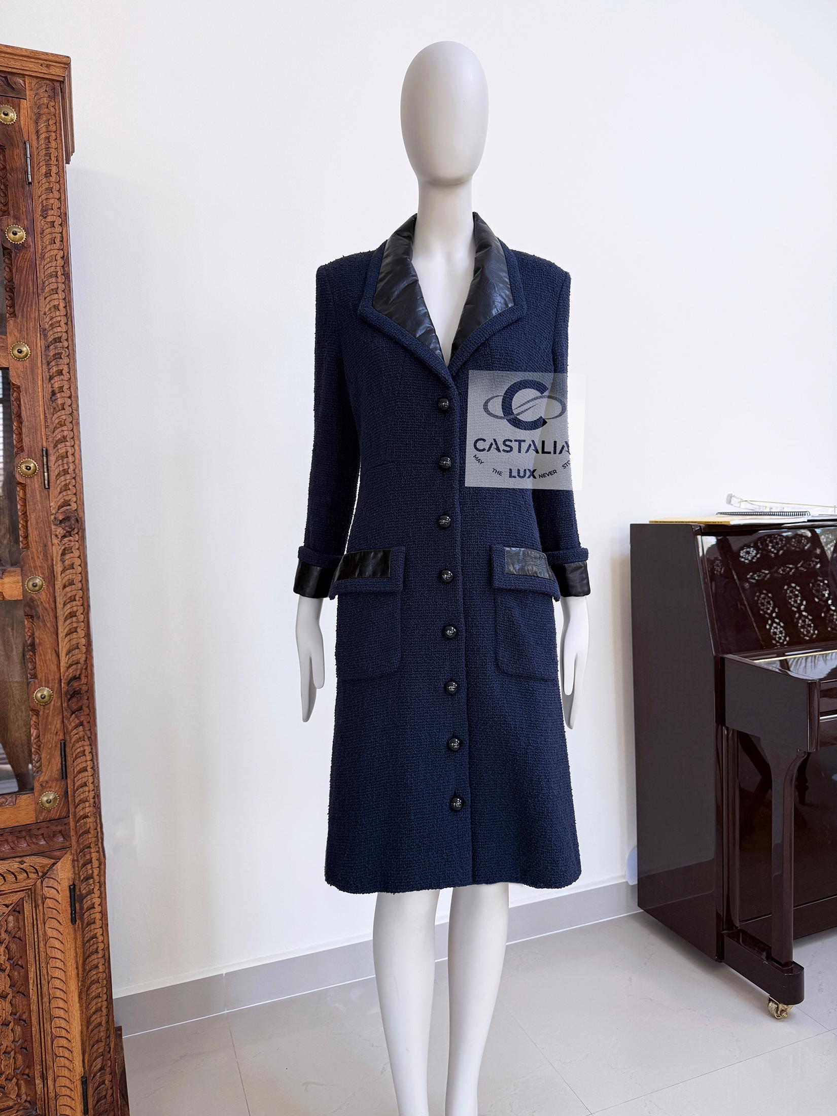 Chanel CC Buttons Navy Tweed Coat with Leather Accents 38 FR For Sale 2