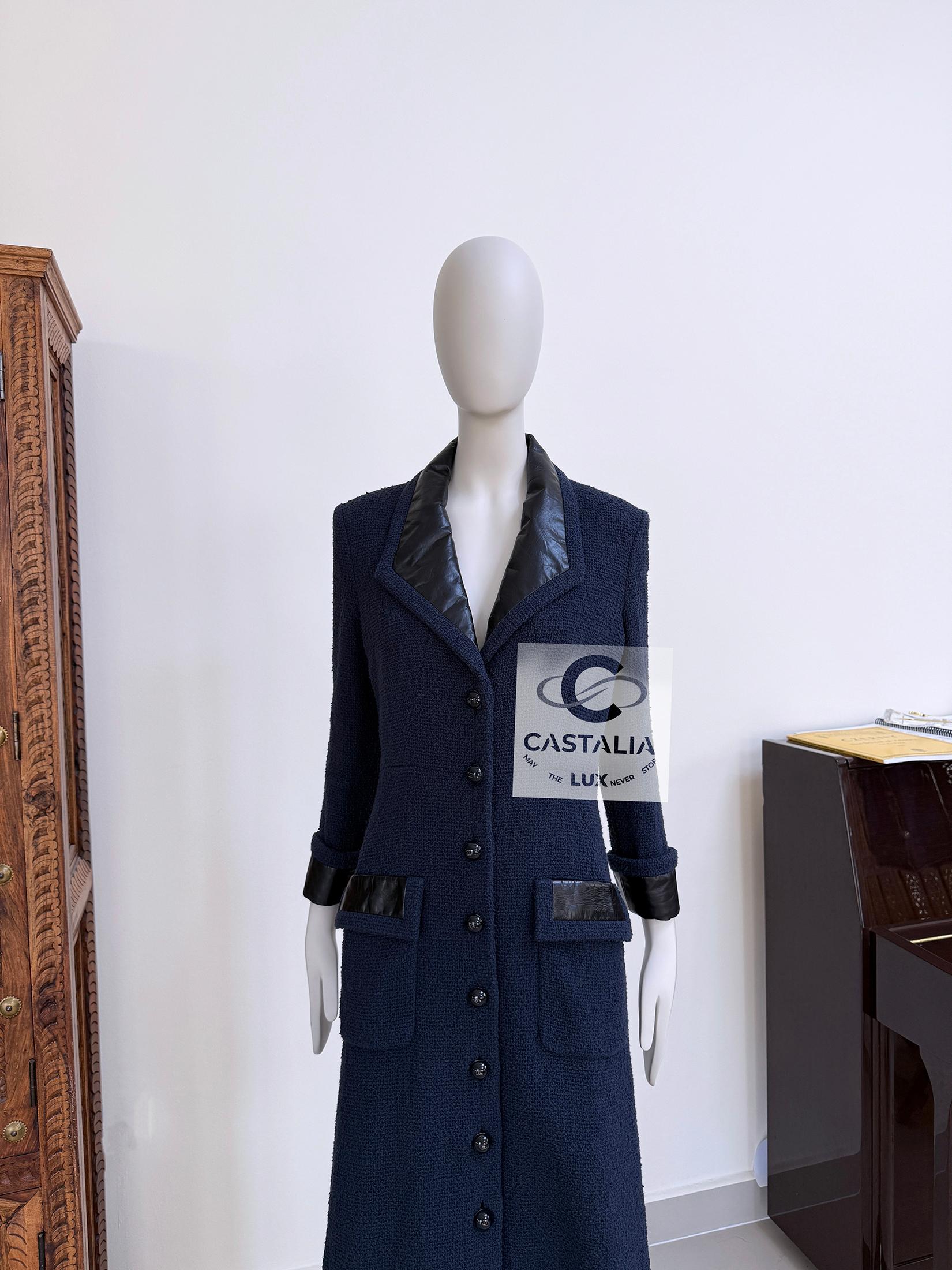 Chanel CC Buttons Navy Tweed Coat with Leather Accents 38 FR For Sale 3