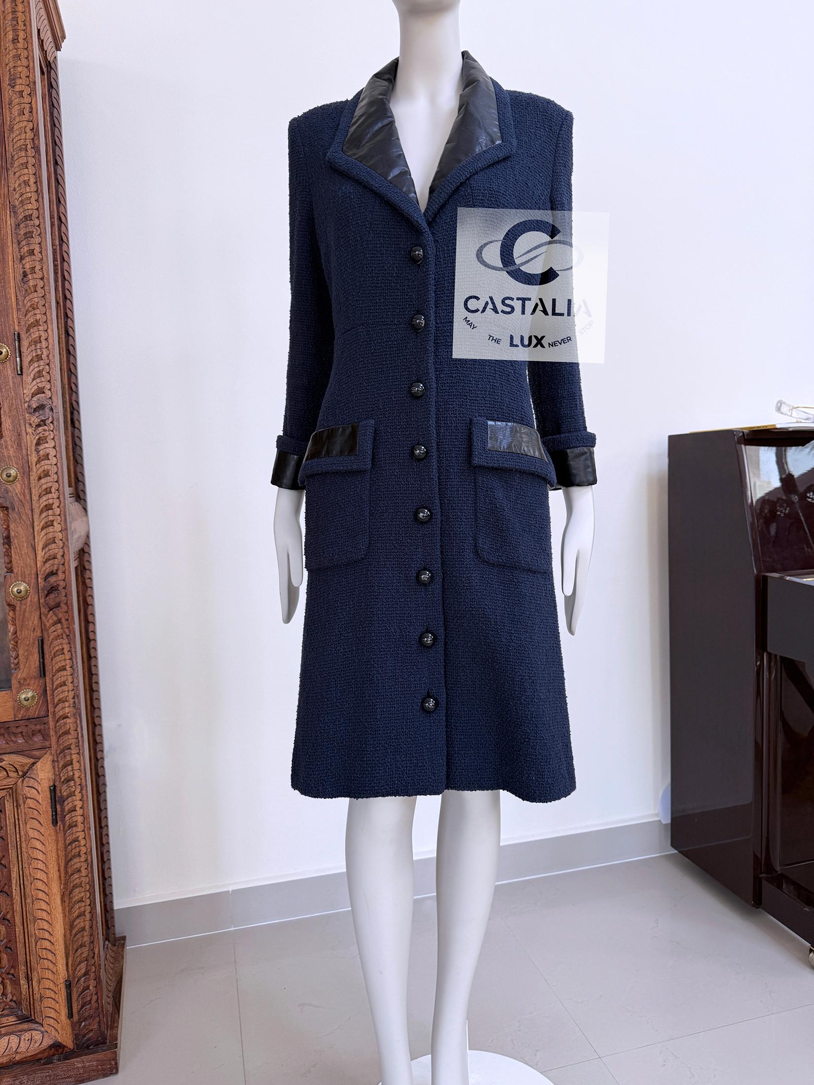 Chanel CC Buttons Navy Tweed Coat with Leather Accents 38 FR For Sale 4