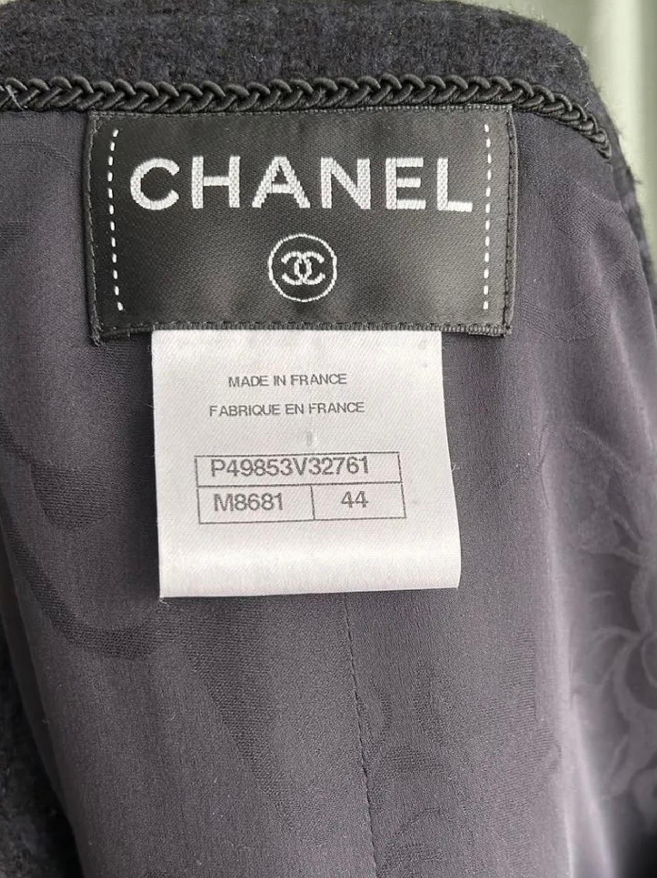 Chanel CC Buttons Paris / Edinburgh Tweed Coat For Sale 5