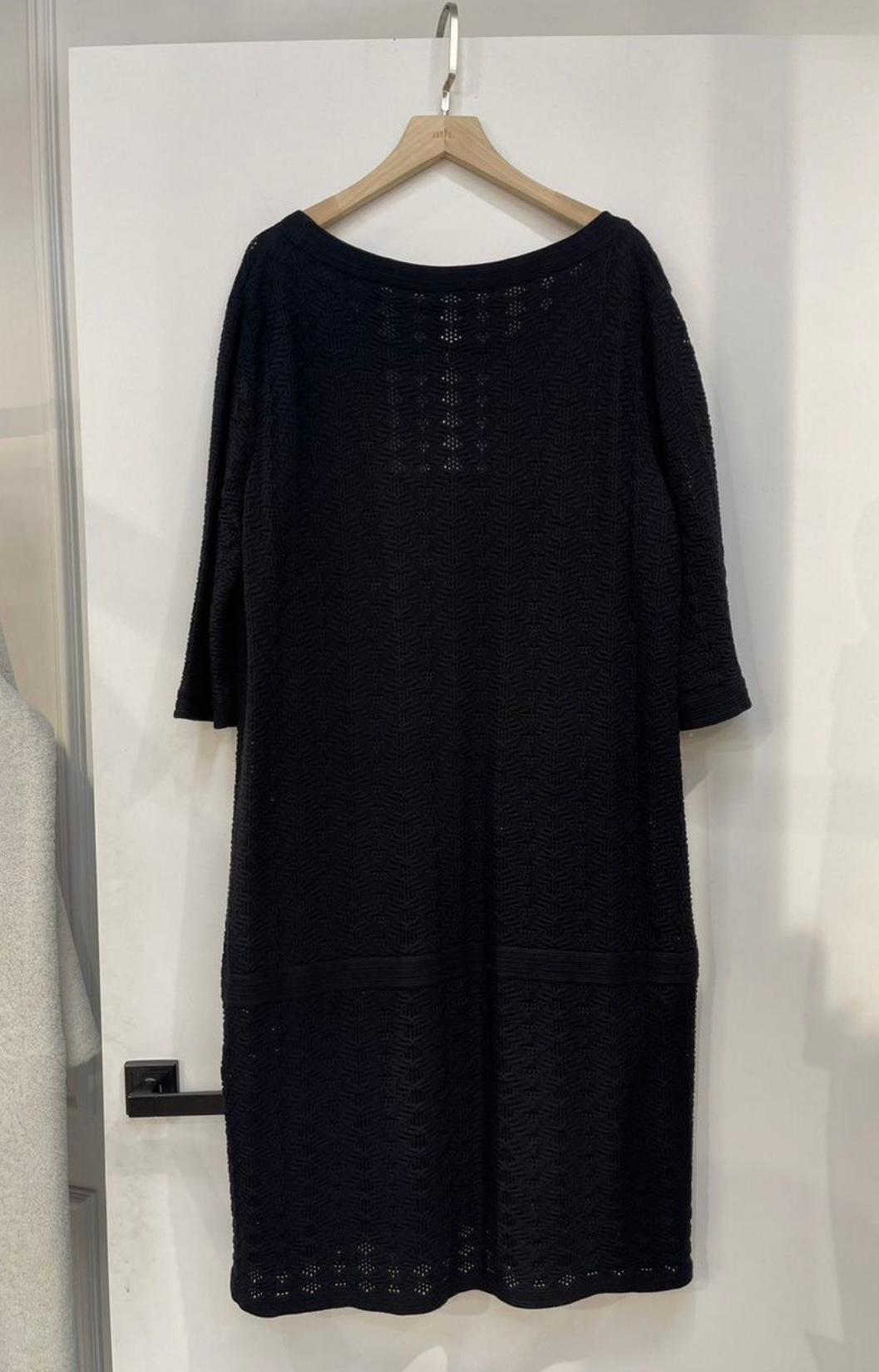 Robe noire Chanel CC Paris / Singapour en vente 1