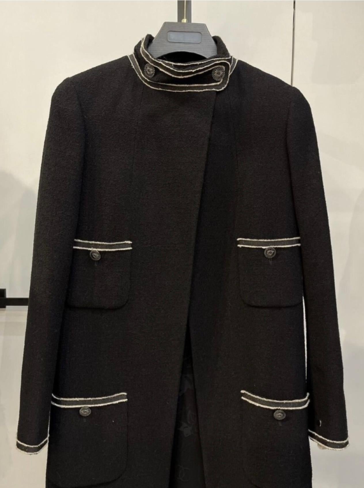 Chanel CC Knöpfe Paris / Singapur Laufsteg Schwarzer Tweed-Mantel mit Knöpfen 7