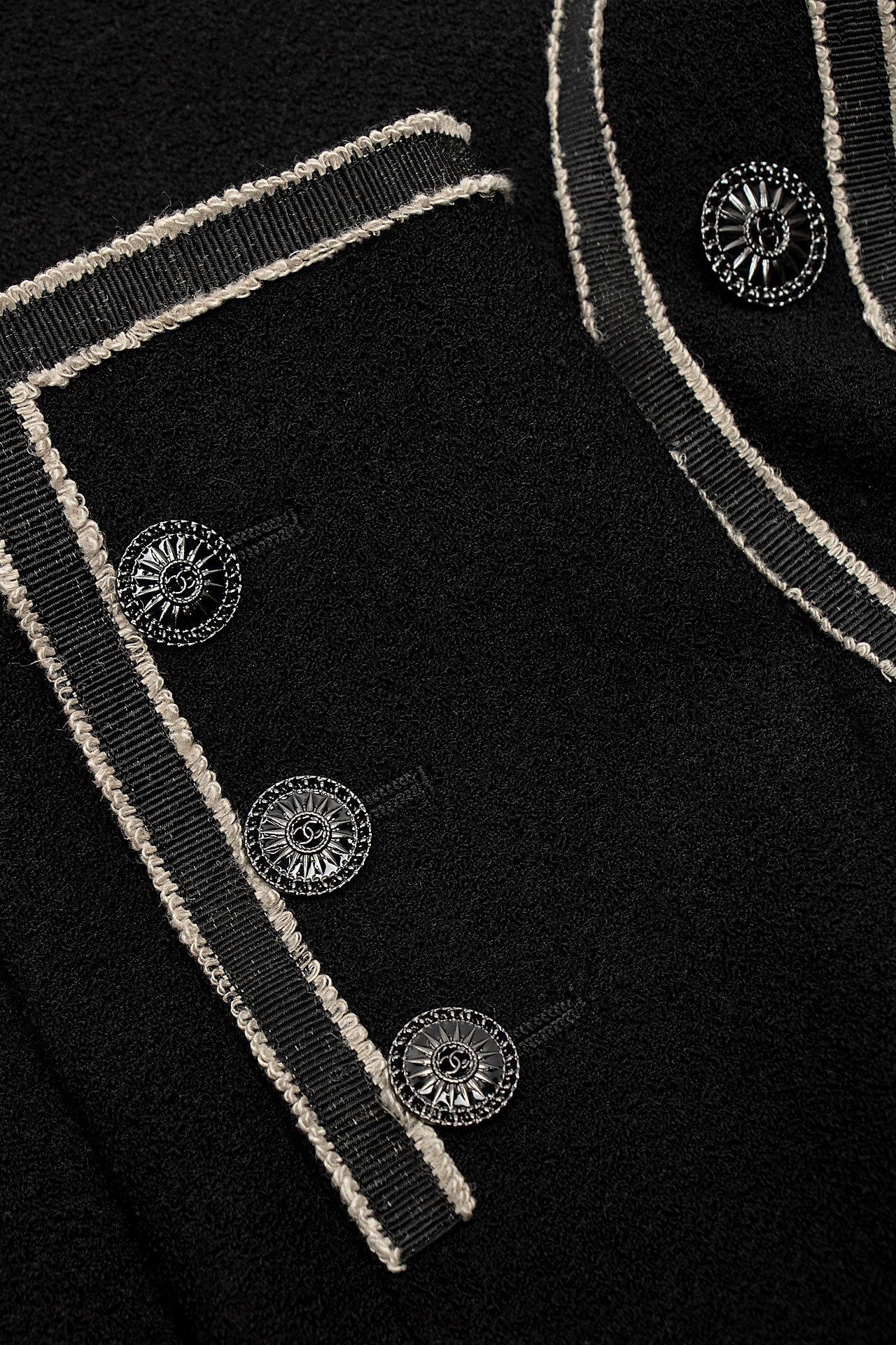 Chanel CC Buttons Paris / Singapore Runway Black Tweed Coat For Sale 10