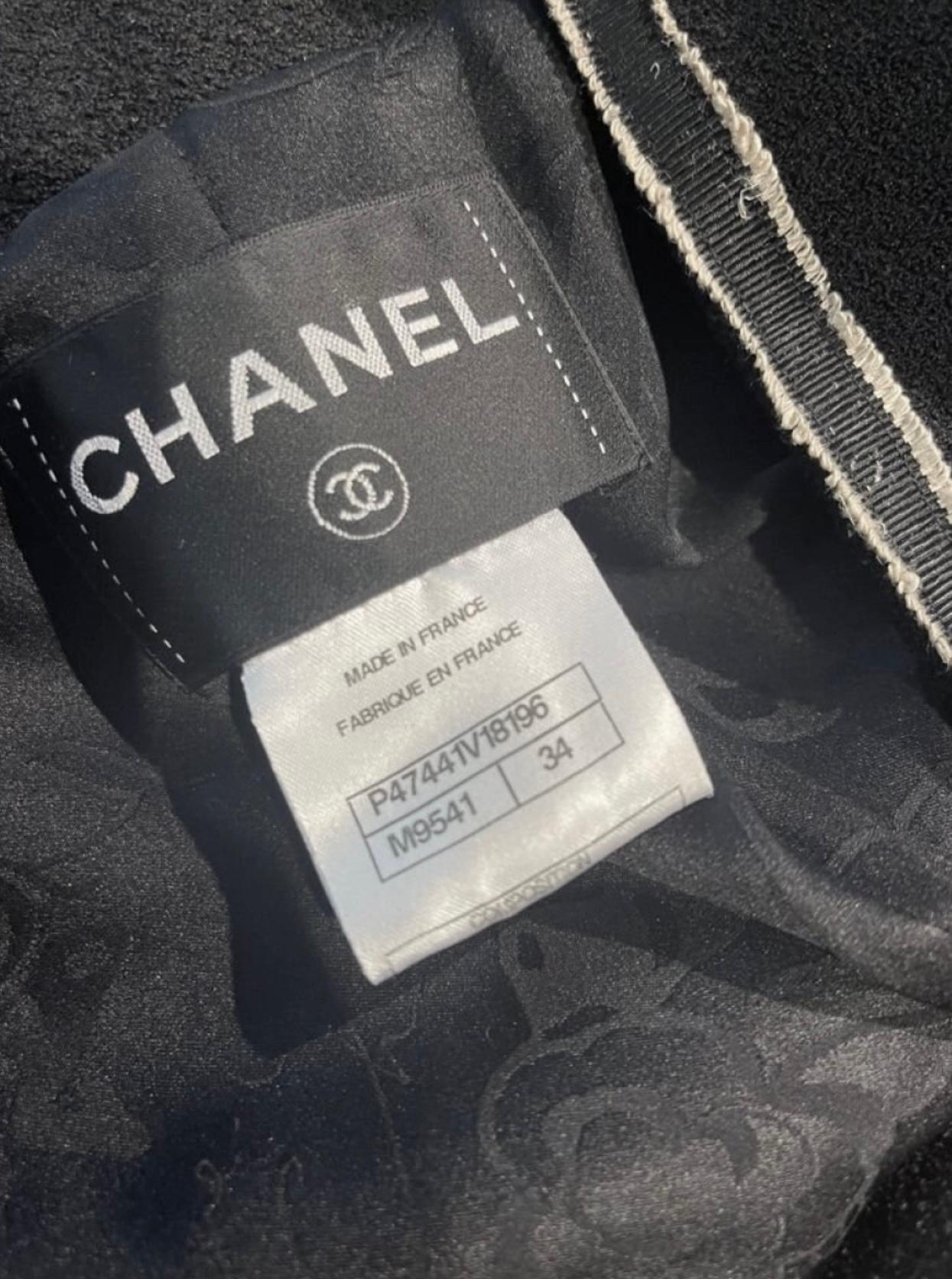 Chanel CC Buttons Paris / Singapore Runway Black Tweed Coat For Sale 14