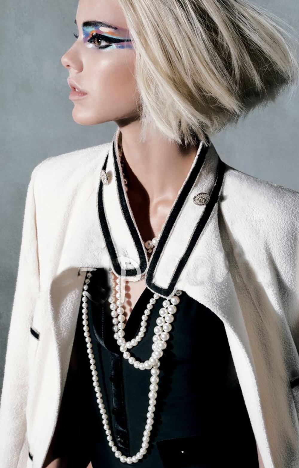 Women's or Men's Chanel CC Buttons Paris / Singapore Runway Black Tweed Coat For Sale
