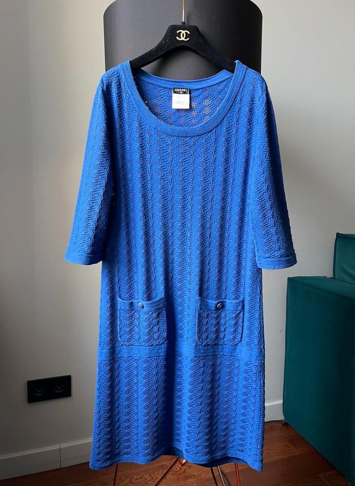 Chanel CC Sommerkleid mit Knopfleisten in Königsblau für Damen oder Herren im Angebot