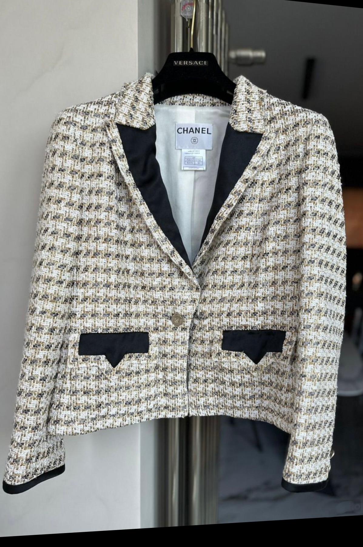 Collectible Chanel ecru and metallic shimmering tweed jacket.
- CC logo gold-tone buttons
- tonal silk lining
Size mark 38 FR. Pristine condition.