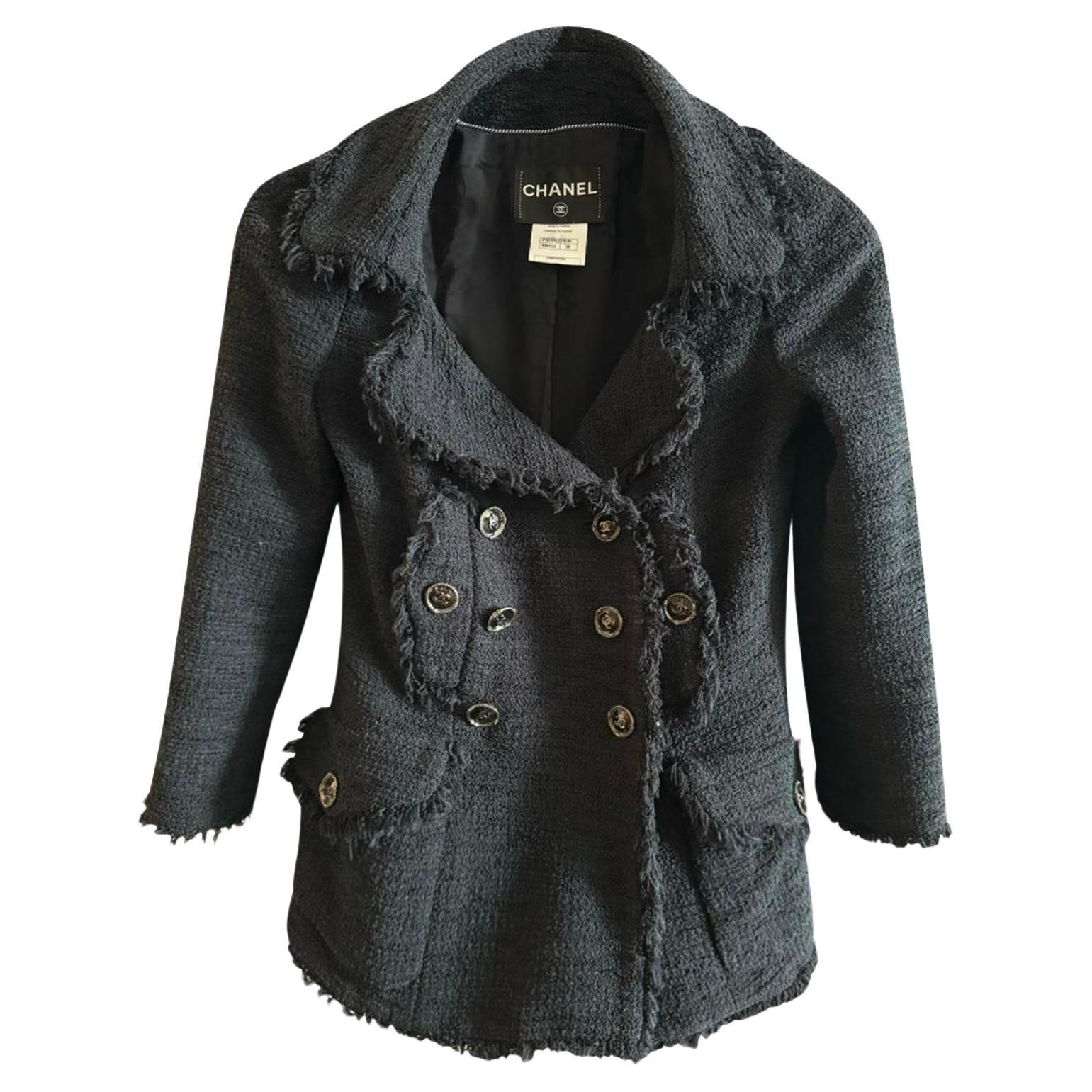 Chanel - Veste en tweed noir Timeless à boutons CC en vente