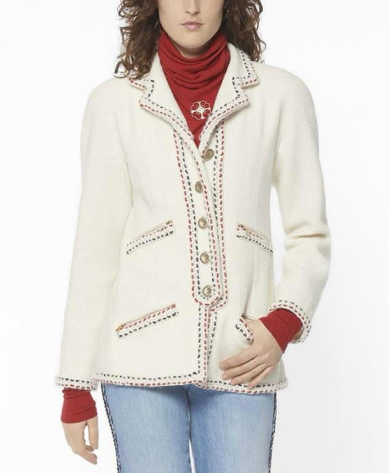 Chanel CC Knöpfe Timeless Kleine weiße Jacke  im Zustand „Hervorragend“ im Angebot in Dubai, AE