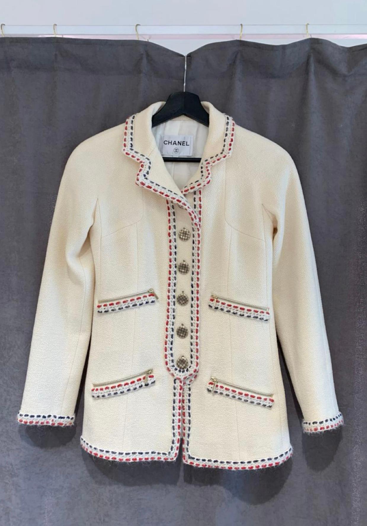 Chanel CC Knöpfe Timeless Kleine weiße Jacke  im Angebot 4