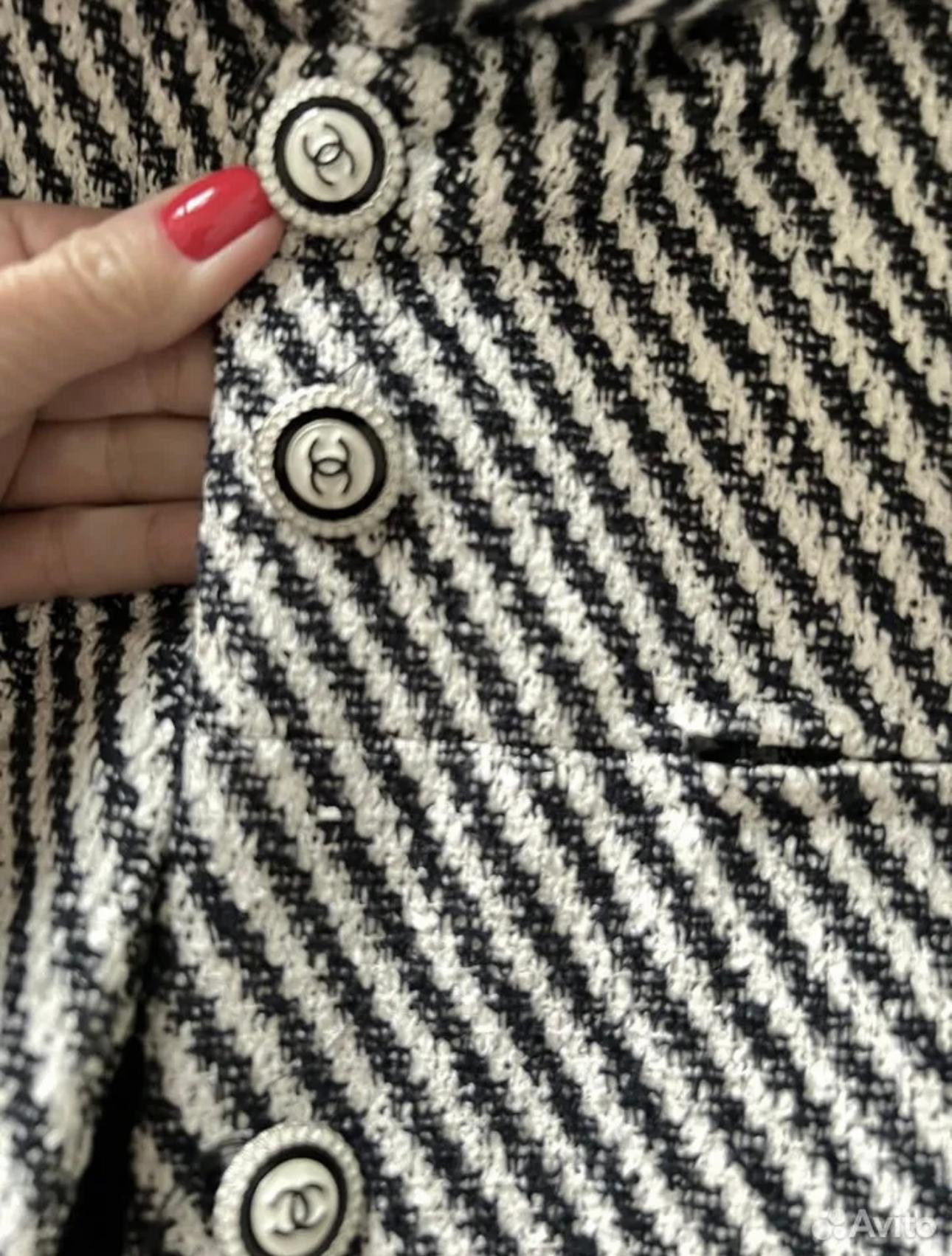 Chanel CC Buttons Tweed Jacket / Coat For Sale 1