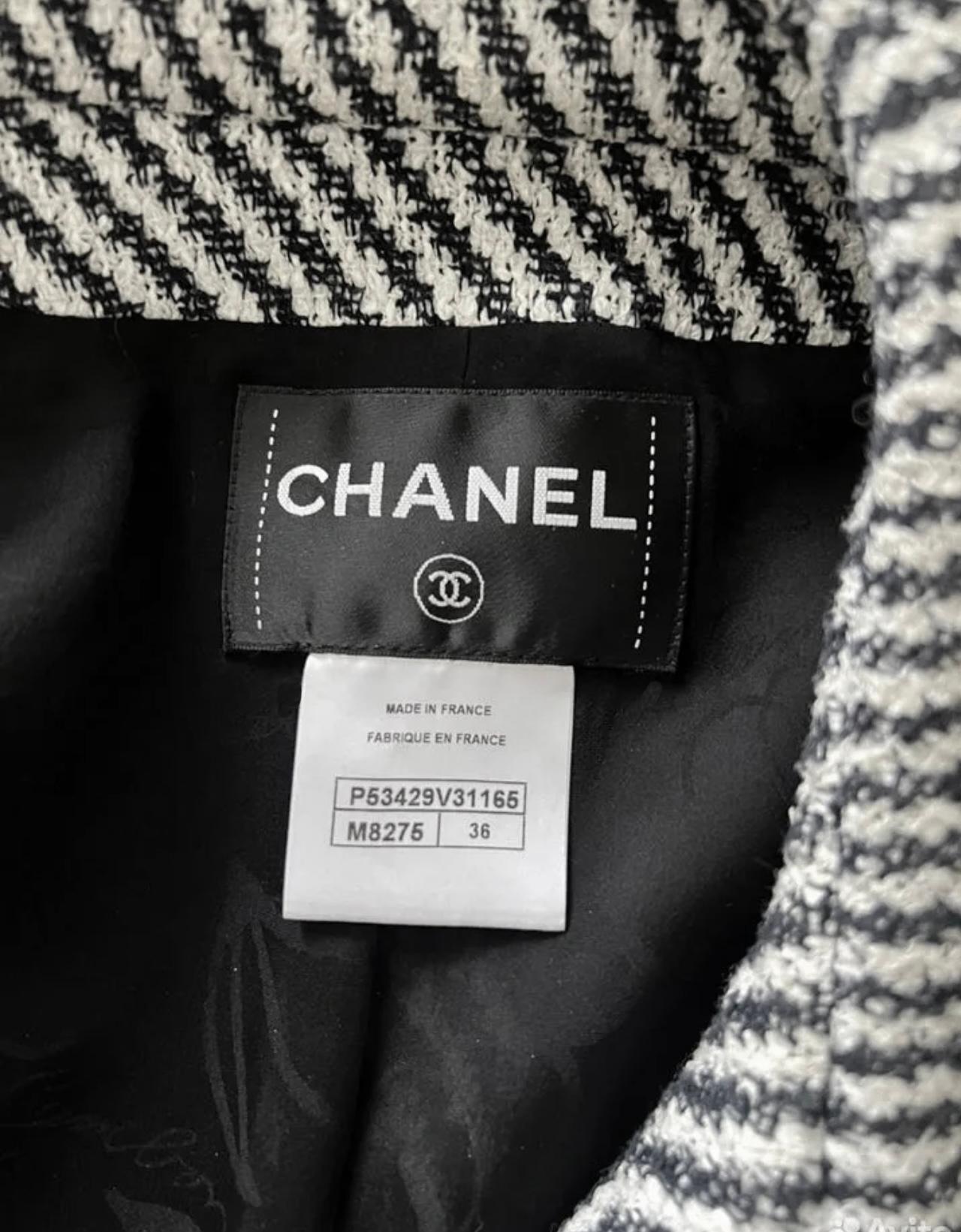 Chanel CC Buttons Tweed Jacket / Coat For Sale 2