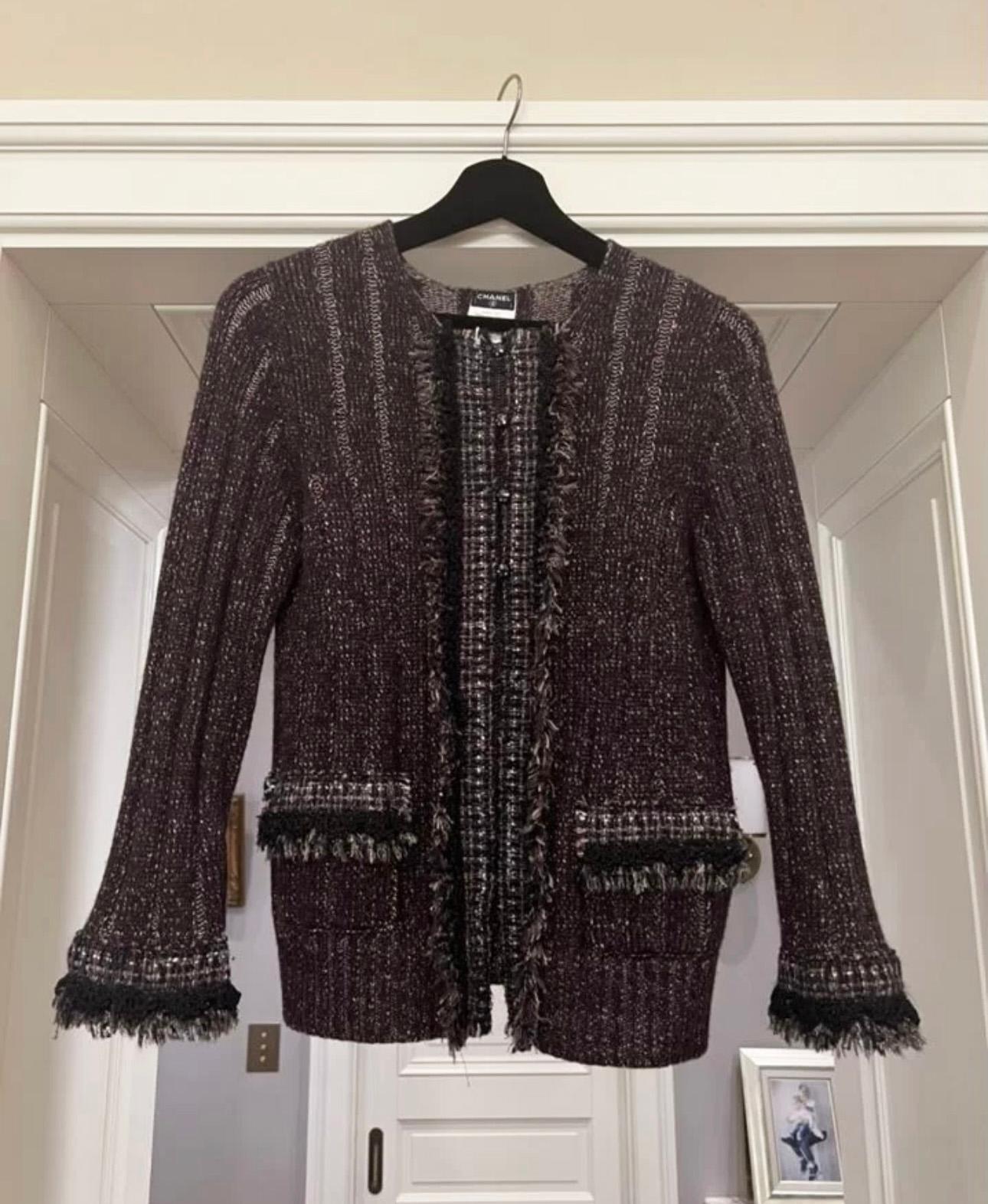 Chanel CC Buttons Woven Jacket with Fluffy Accents In Excellent Condition For Sale In Dubai, AE