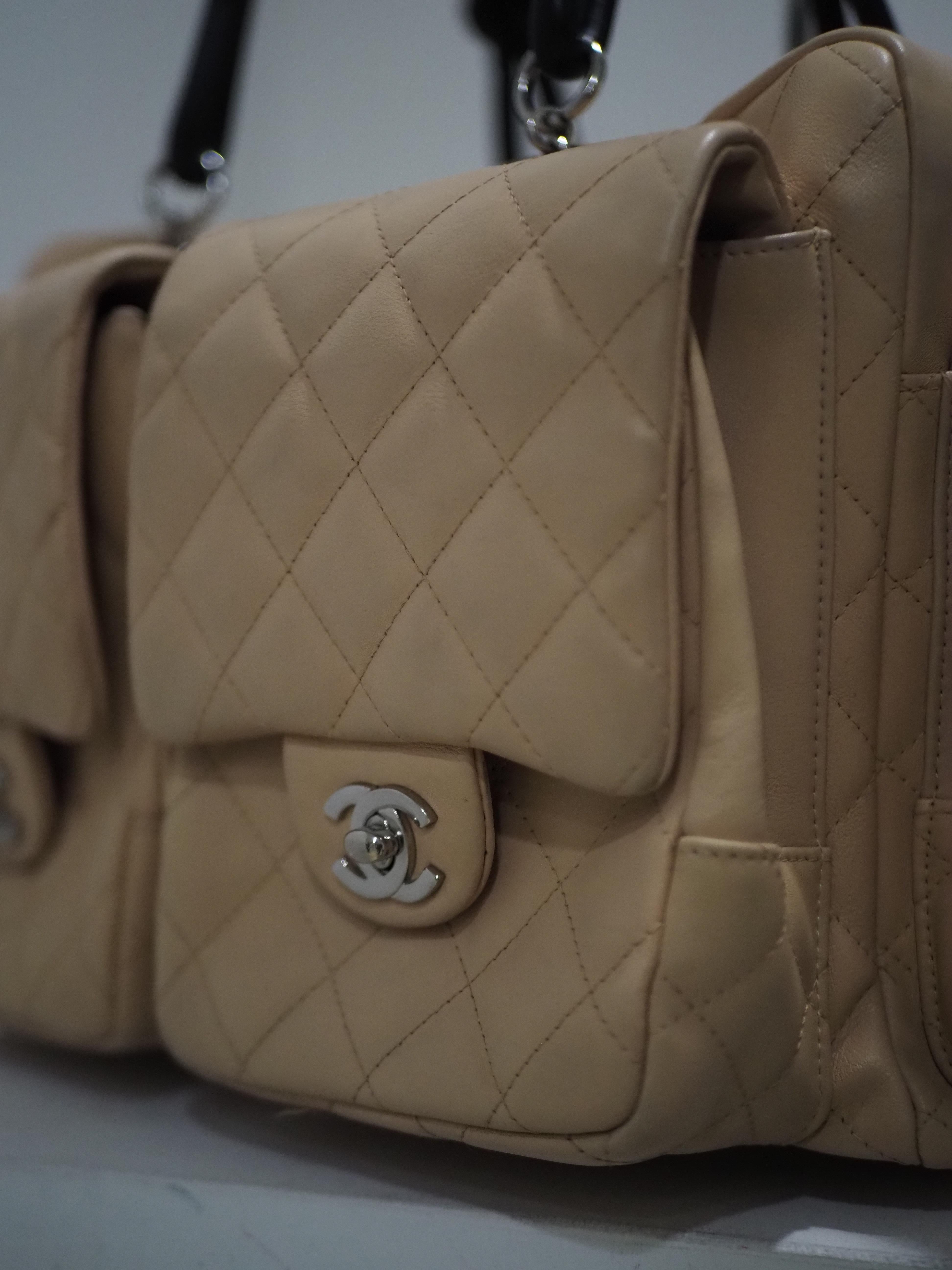 Borsa a tracolla Chanel CC in pelle cammello e nera 5