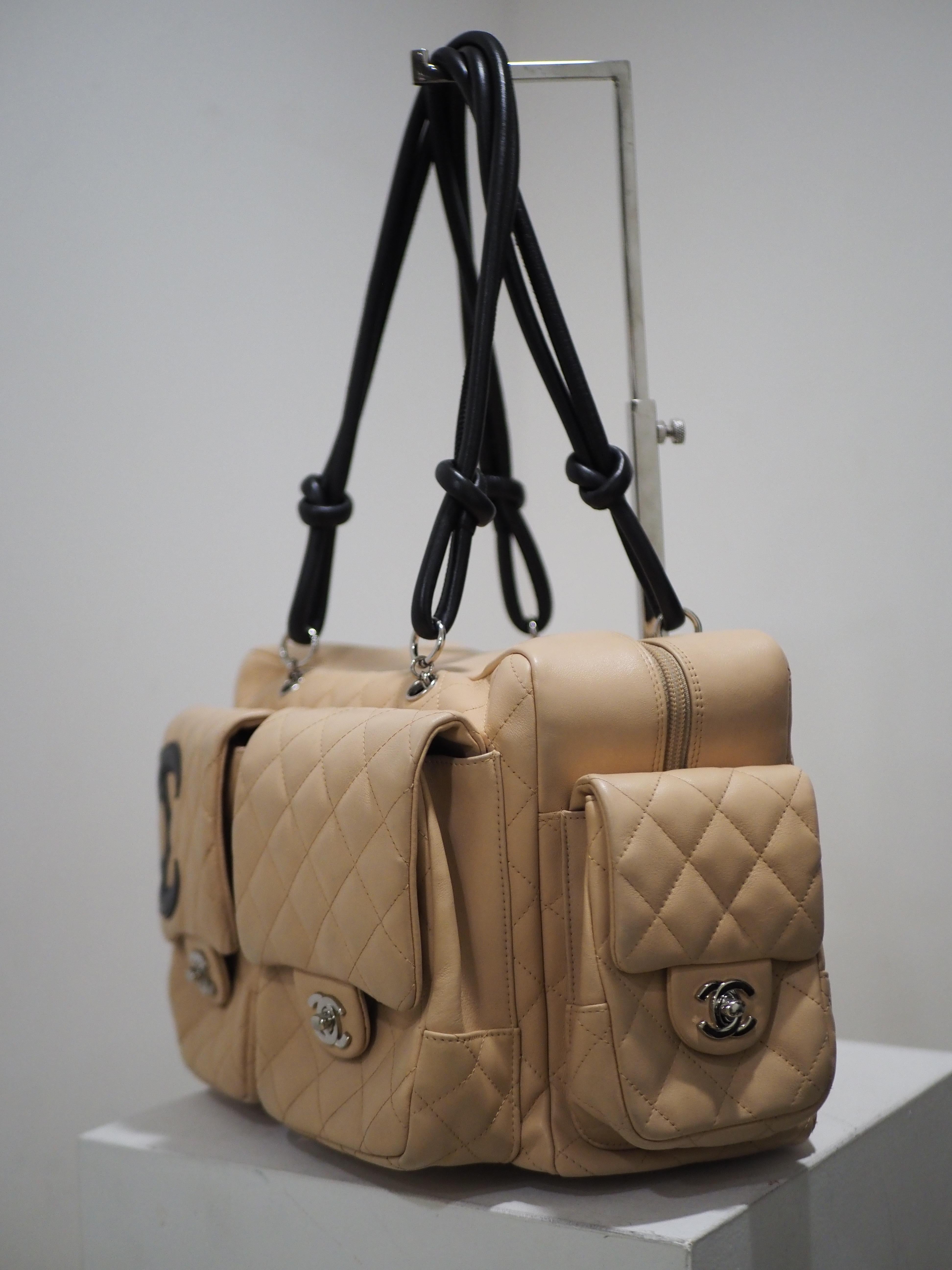 Borsa a tracolla Chanel CC in pelle cammello e nera 6