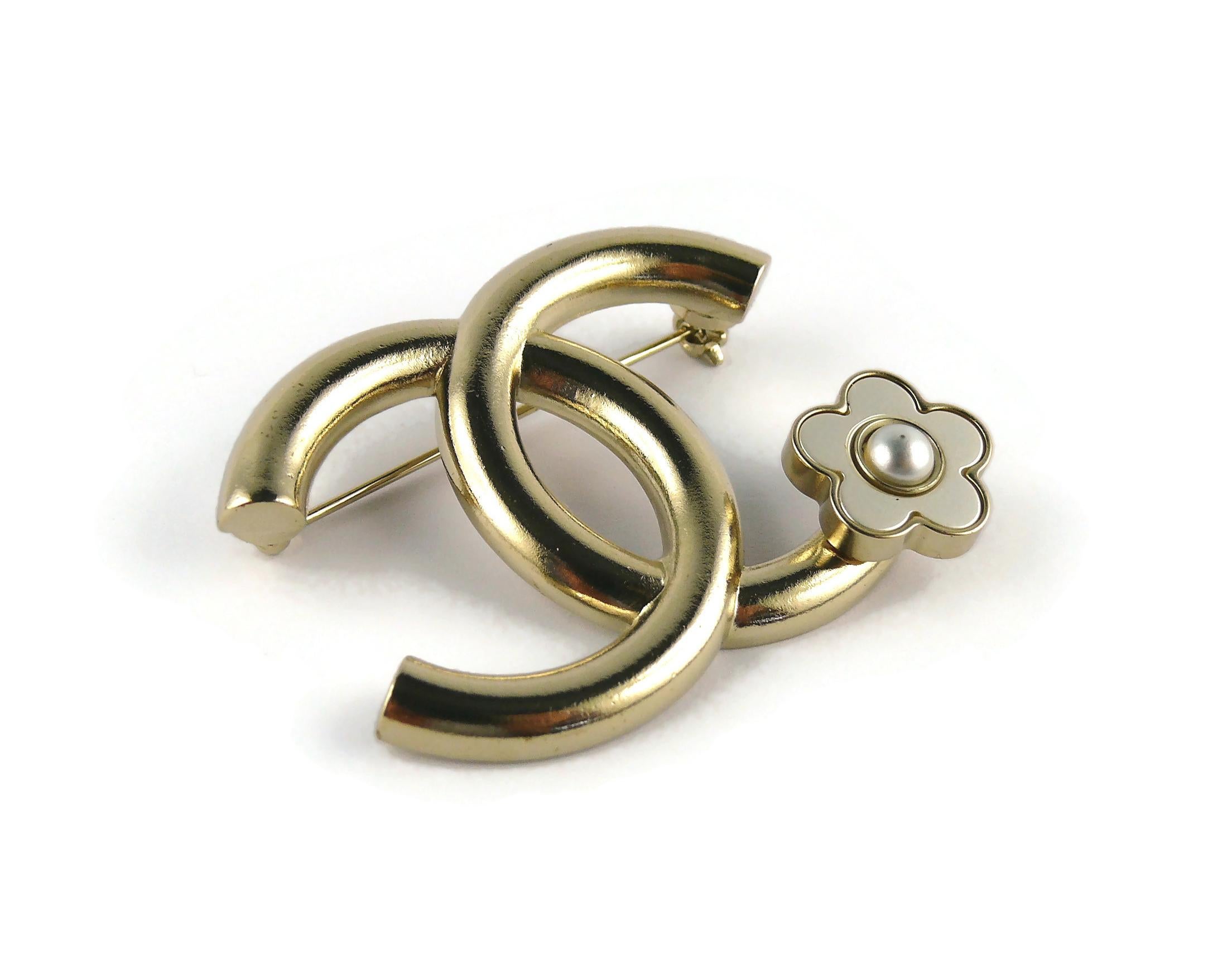Chanel CC Camellia Brooch 2018 In Good Condition In Nice, FR
