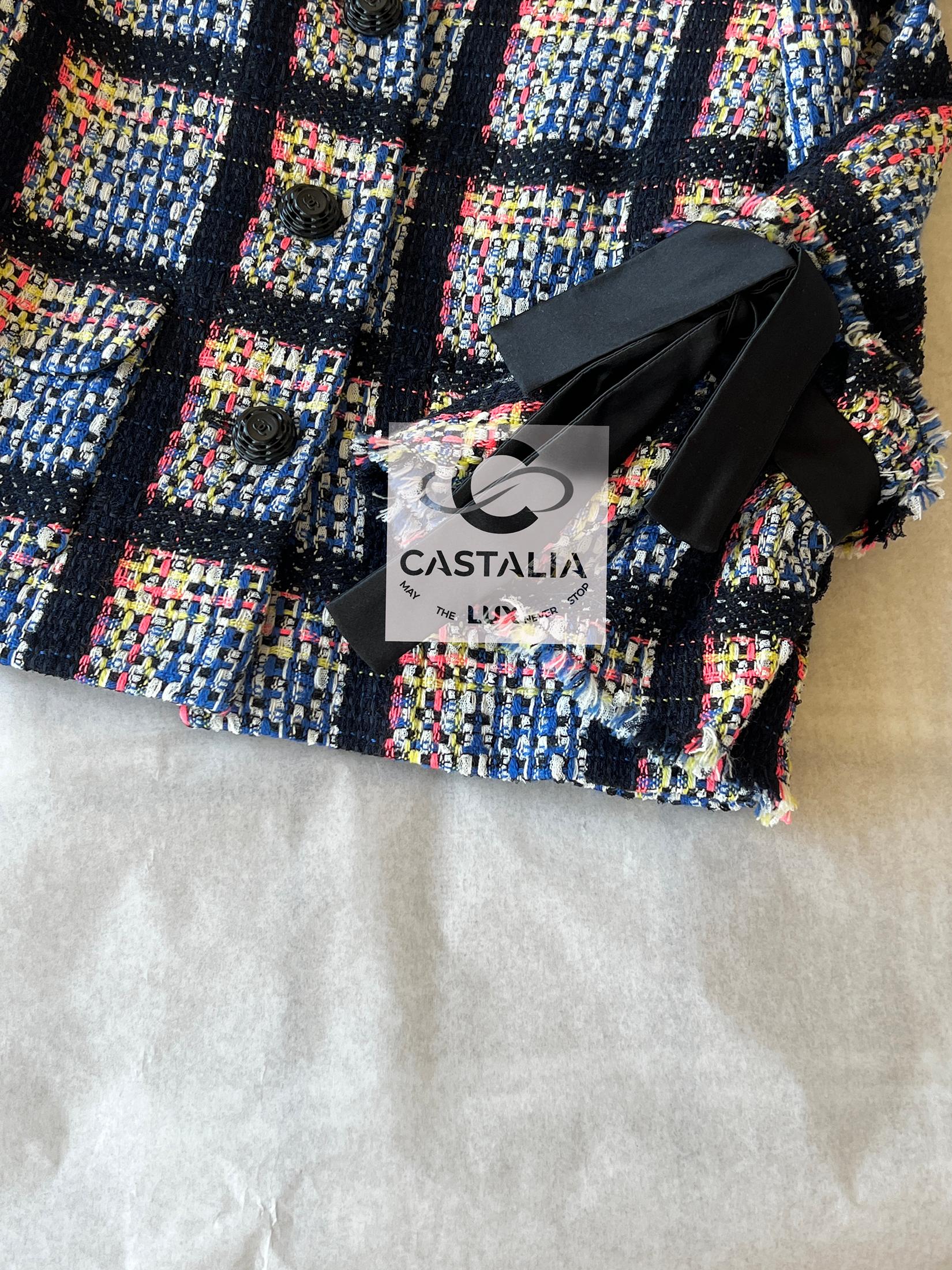 CHANEL CC Camelia Chaqueta de tweed con botones y lazos 44 FR en venta 3