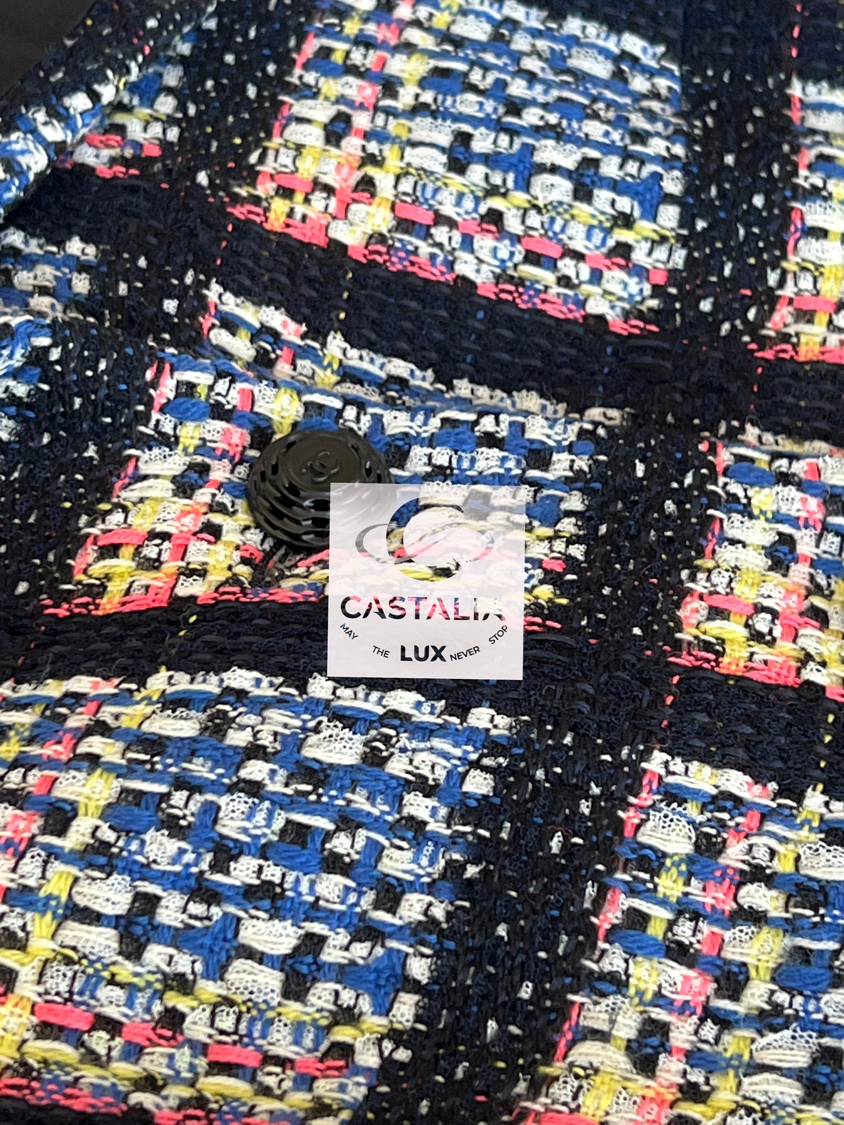CHANEL CC Camelia Chaqueta de tweed con botones y lazos 44 FR en venta 4