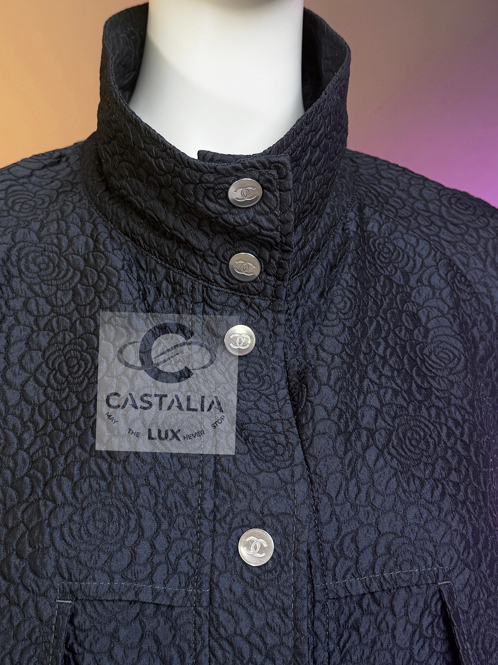 Chanel CC Camellia Celestial Shimmer Trench Coat 44 in vendita 8