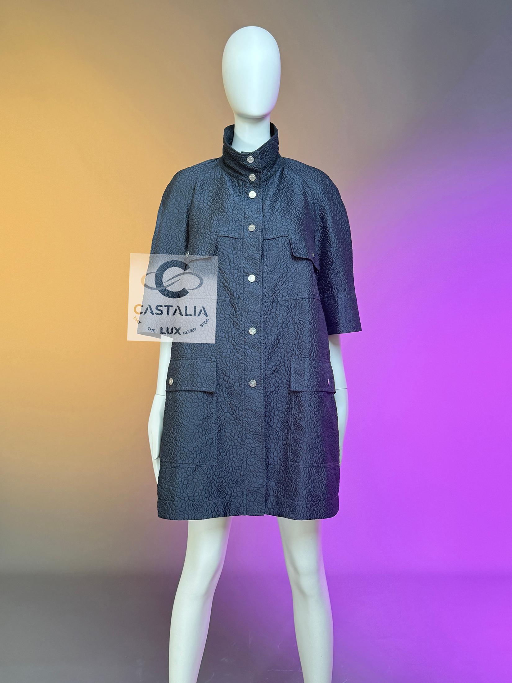 Chanel CC Camellia Celestial Shimmer Trench Coat 44 in vendita 3