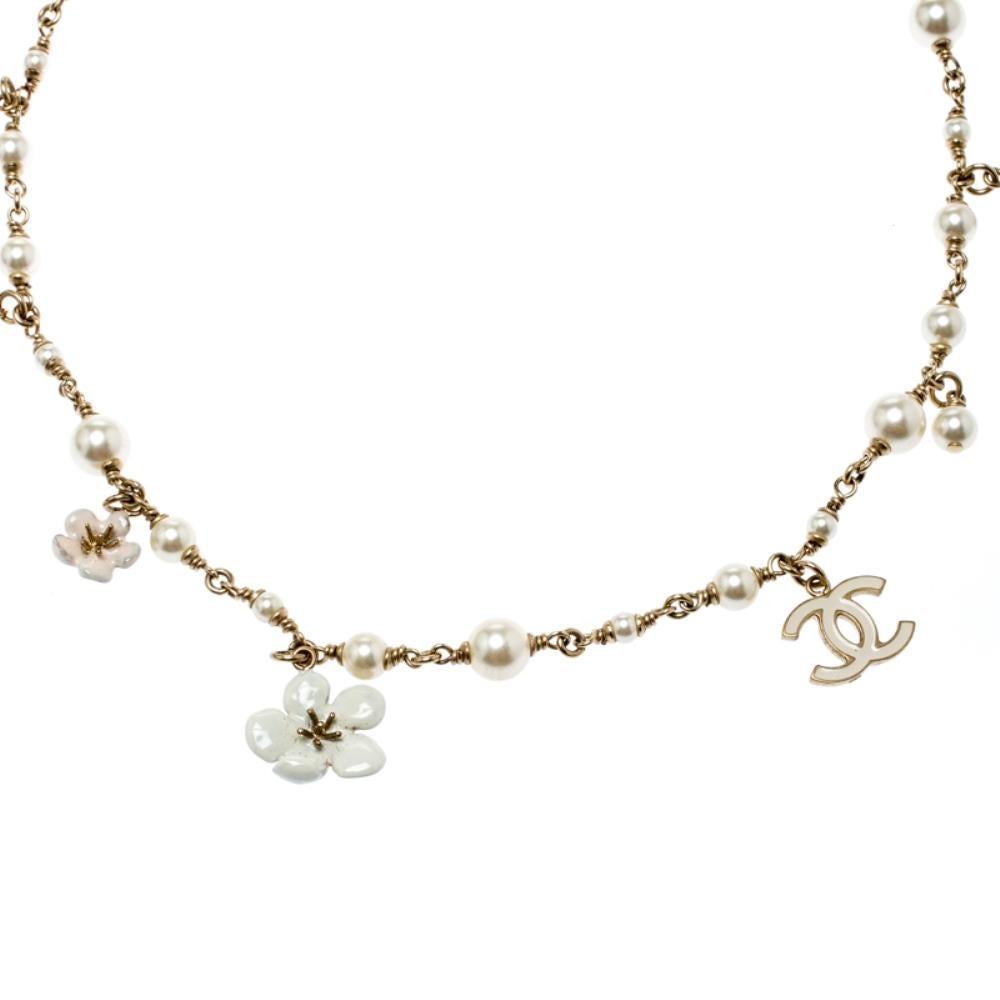 The Chanel headband creates a look for you that you can easily call your crowning glory. It brings a stretch fabric panel and gold-tone metal chain with charms of Camellia, faux pearls and CC logos, making the band comparable to a tiara.

Includes: