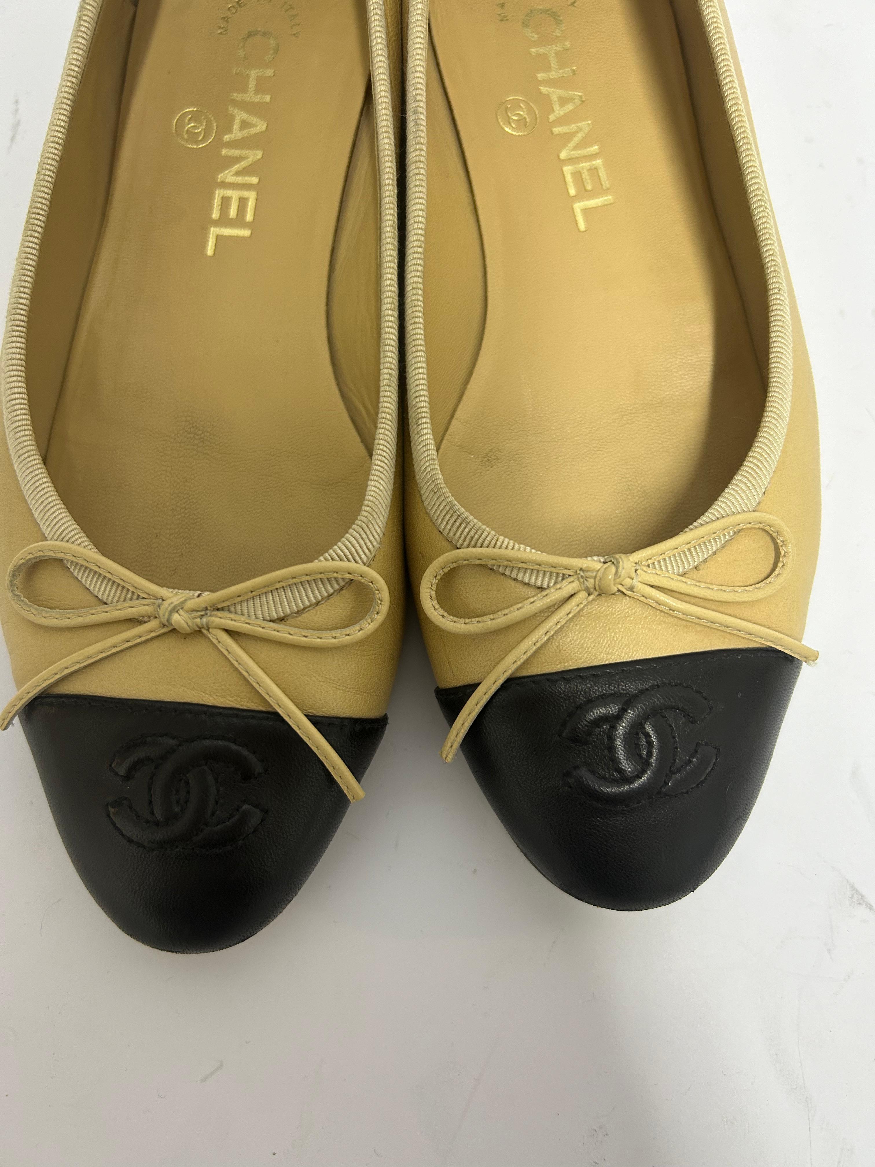 Chanel CC Cap Toe Bow Ballet Flats Size EU 37.5 For Sale 2
