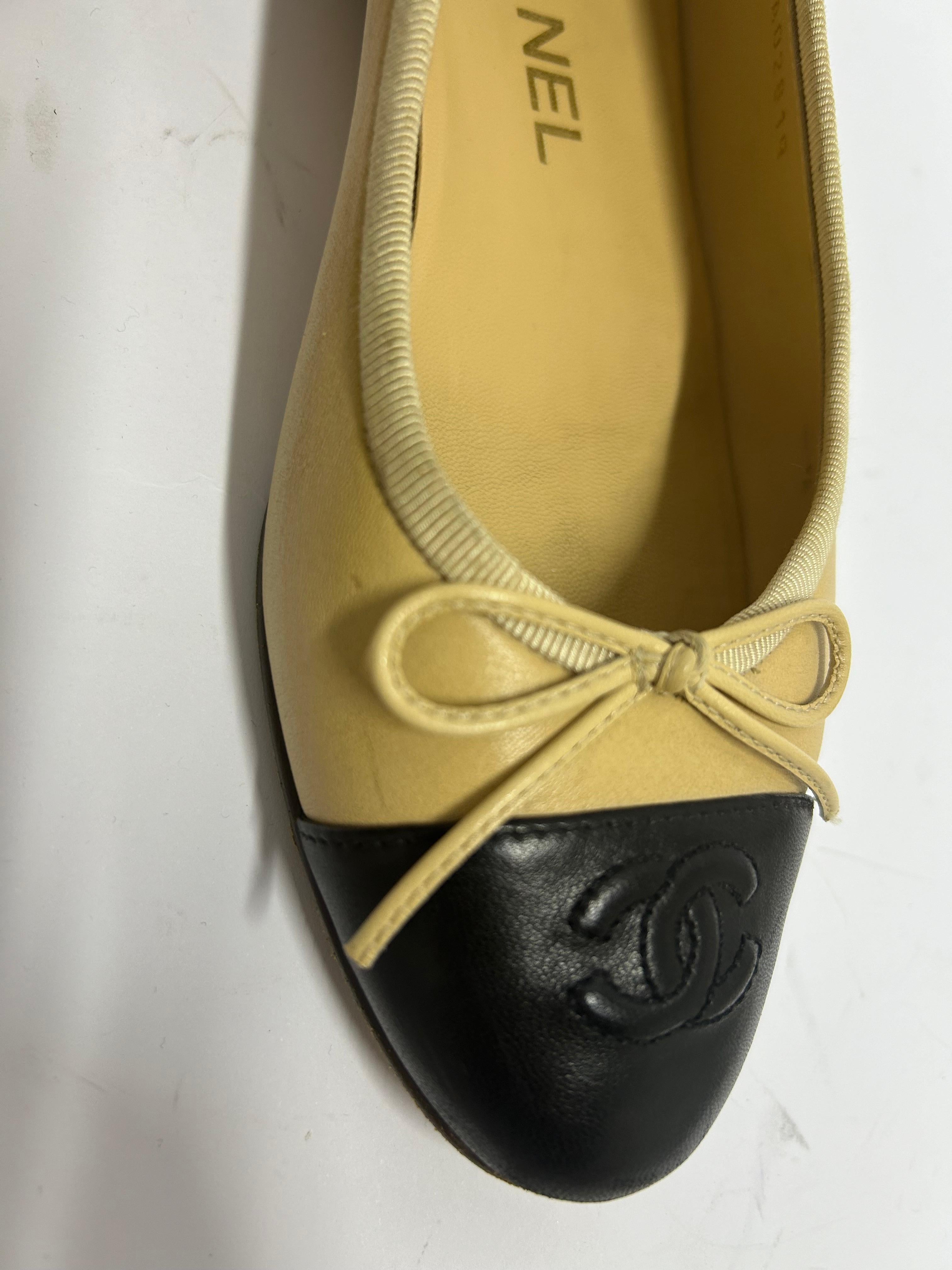 Chanel CC Cap Toe Bow Ballet Flats Size EU 37.5 For Sale 3