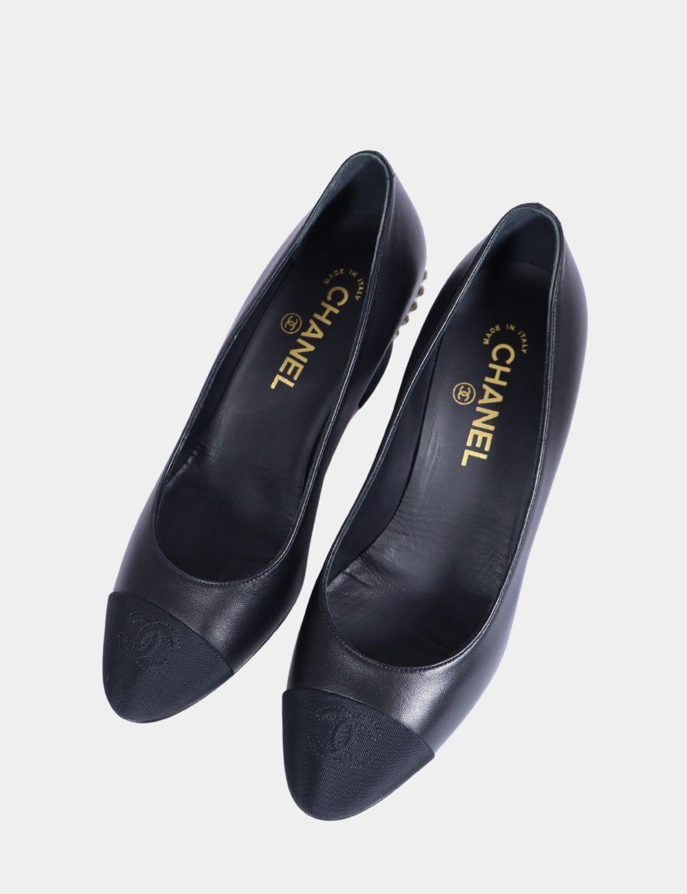 Chanel CC Cap Toe Pearl Embellished Block Heel Pumps, Features a CC Cap Toe, pearl embellished, and fabric block heel, and slip on style.

Material: Leather and fabric
Size: EU 38
Heel Height: 6.5cm
Overall Condition: Excellent
Interior Condition: