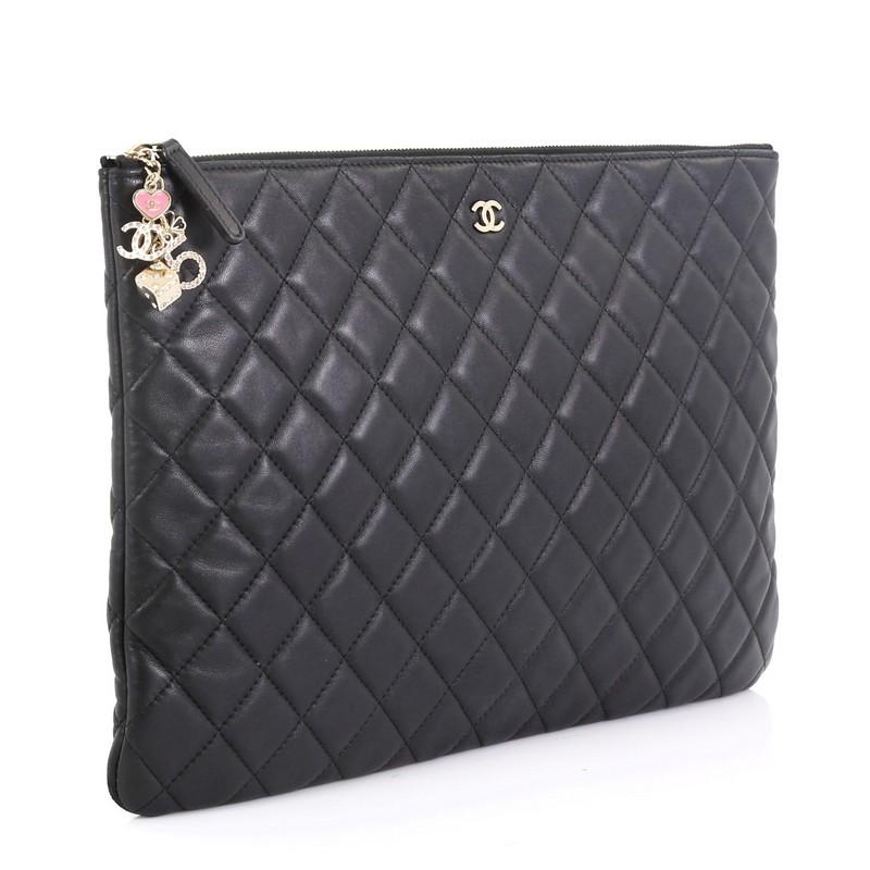 This Chanel CC Casino O Case Clutch Quilted Lambskin Large, crafted from black quilted lambskin leather, features CC logo on the front, casino-motif lucky charms zip pull and gold-tone hardware. Its zip closure opens to a black nylon interior.