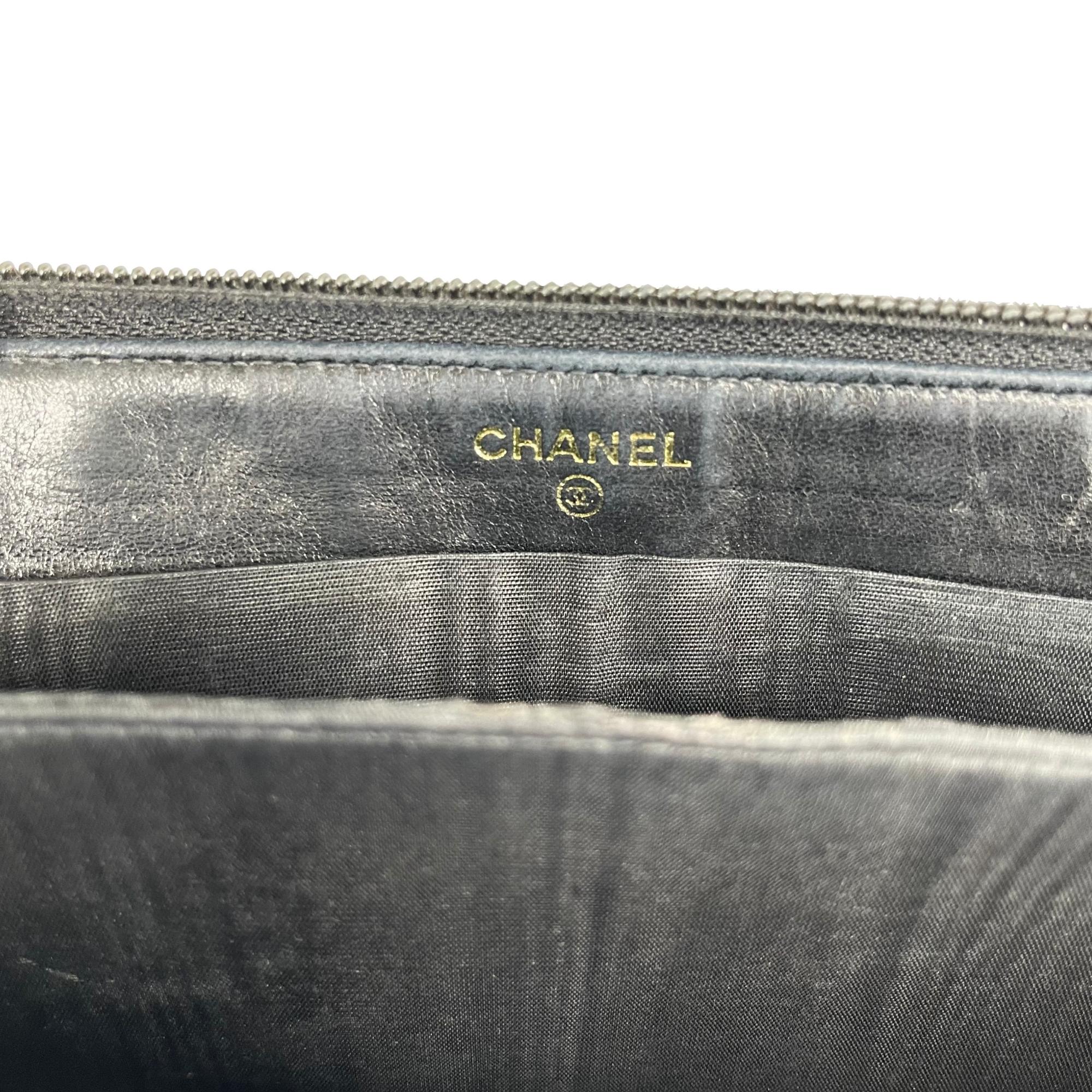 Women's or Men's Chanel CC Caviar Leather Zip Around Wallet 2003 For Sale