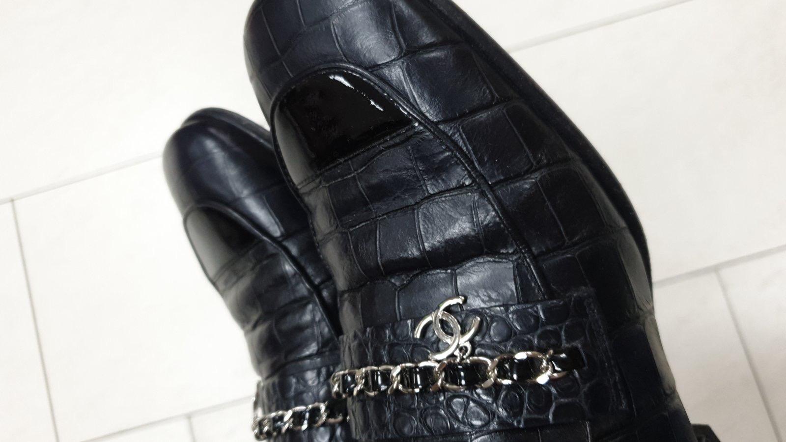 CHANEL CC Chain Crocodile Embossed Patent Leather Loafers   1