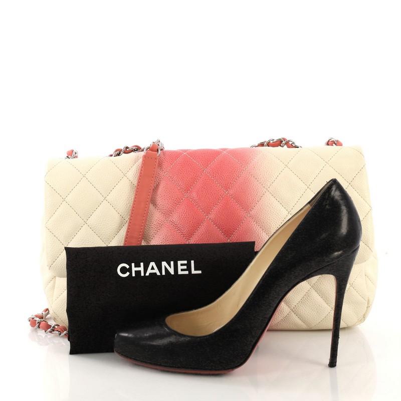This Chanel CC Chain Flap Bag Quilted Ombre Caviar Large, crafted in pink/white quilted ombre caviar, features woven-in leather chain strap and silver-tone hardware. Its CC turn-lock closure opens to a pink fabric interior with side zip pocket.