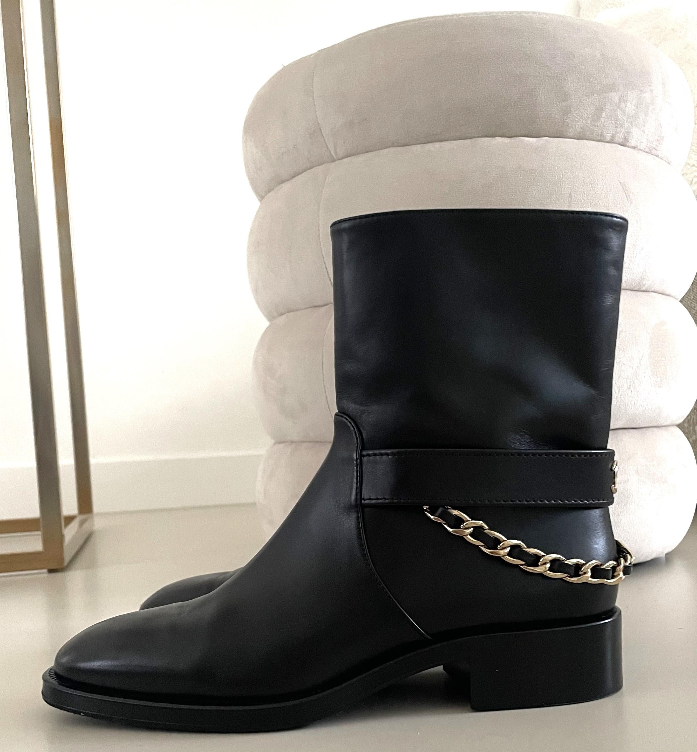 The most Exceptional Perfect Stunning Authentic Leather Chanel boots from the Season 2023-2024. Hard to find. The size is a 42, but more like a 41-41,5. Comes with dust-bags. No box because I had to travel to store them. Excellent condition. 
      