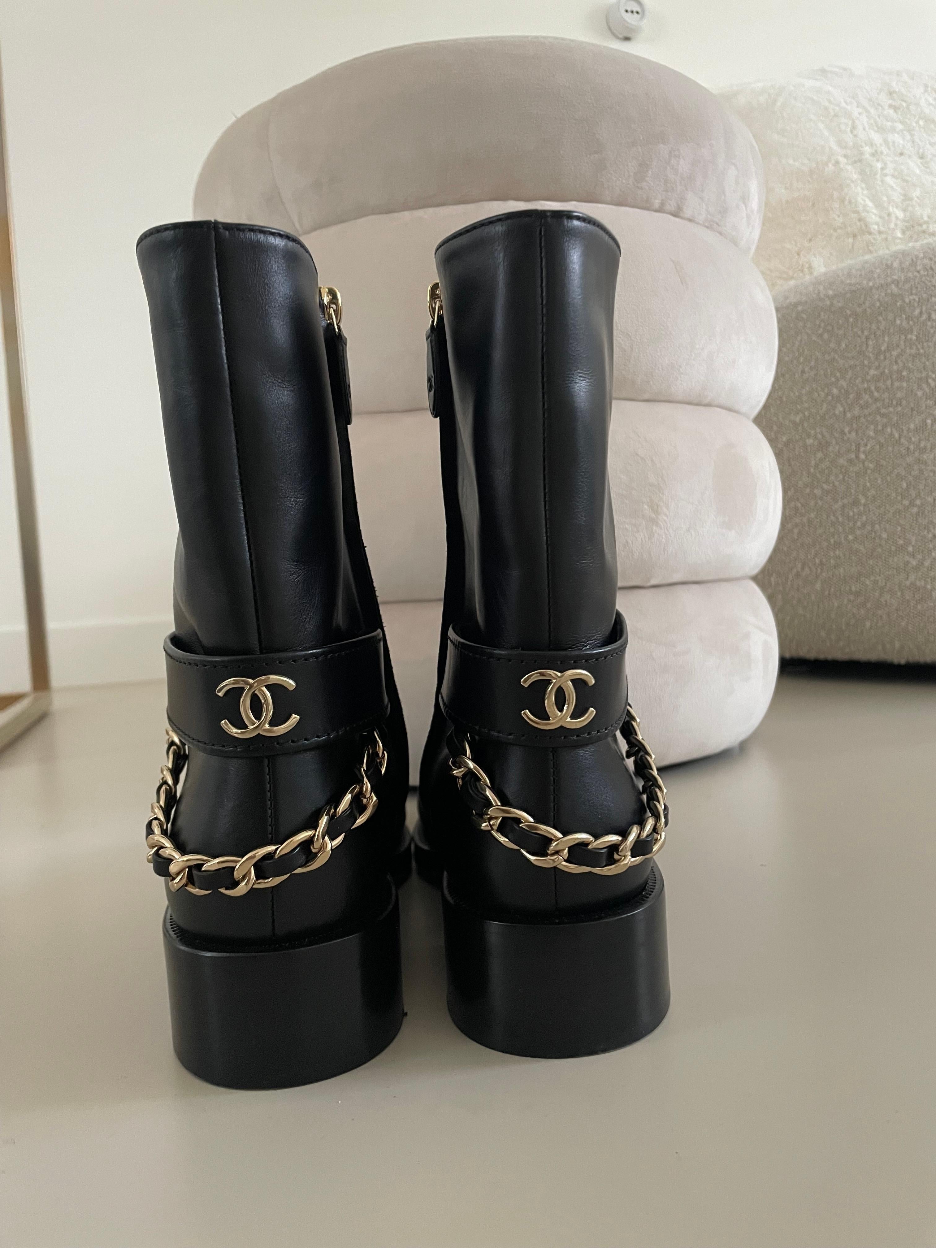 Black Chanel CC Chain Short Chain Boots size 42 (41) For Sale