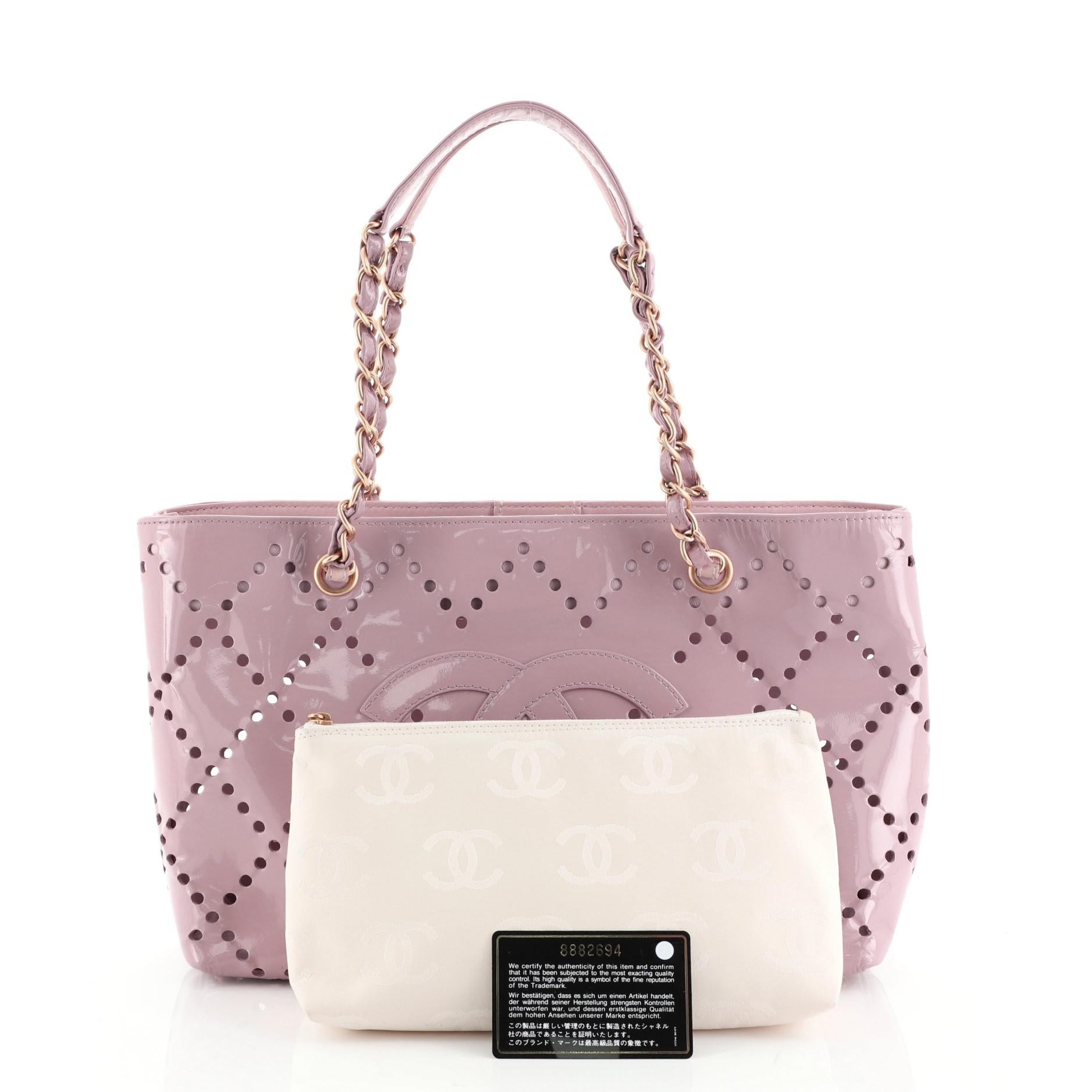 Estimated Retail Price: $1,375
Condition: Very good. Light wear on base corners, creasing near base, glue stains along opening trim. Wear and darkening underneath should pads and in interior, scratches on hardware.
Accessories: Pochette,