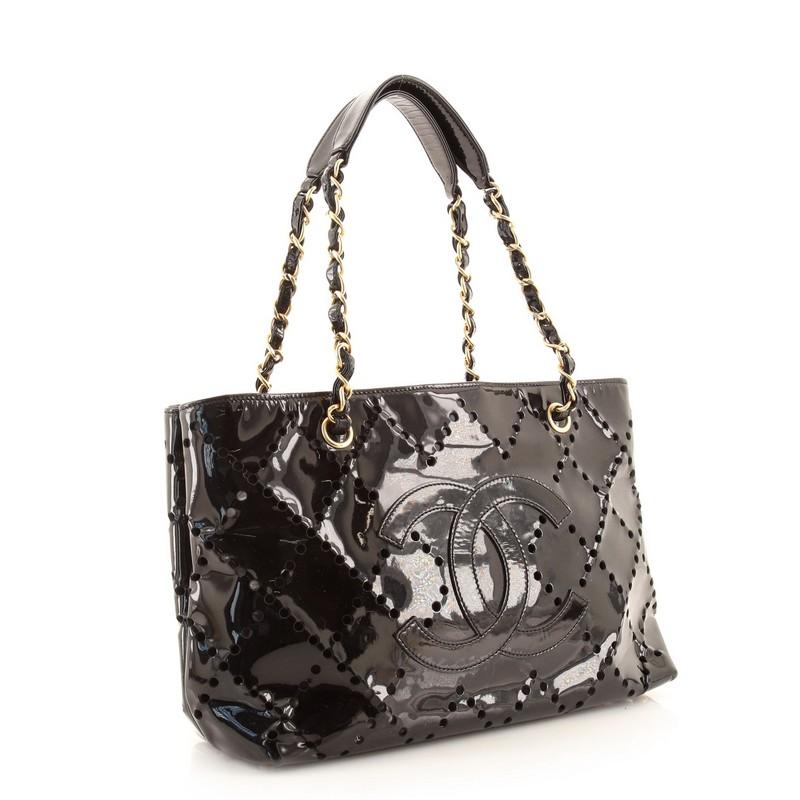 Condition: Good. Odor in interior. Moderate wear, loss of luster, creasing and marks on exterior, bubbling on interior trim. Wear in interior, indentations on interior base, scratches and tarnish on hardware.
Accessories: No