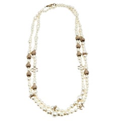 Chanel CC Charm Faux Pearl Crystal Gold Tone Collana lunga con perline