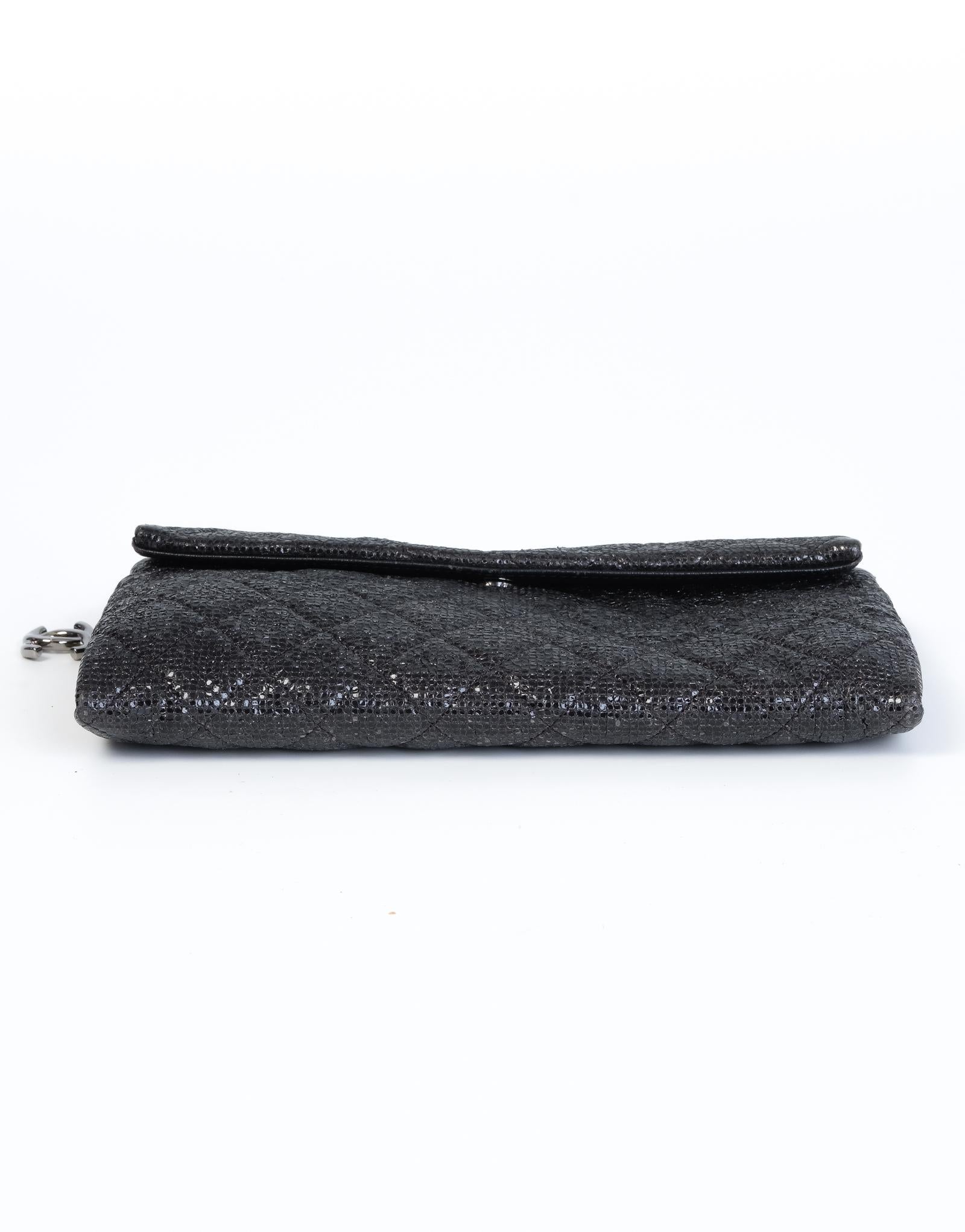 Noir Sac à bandoulière Chanel CC matelassé à breloques métalliques 2014 en vente