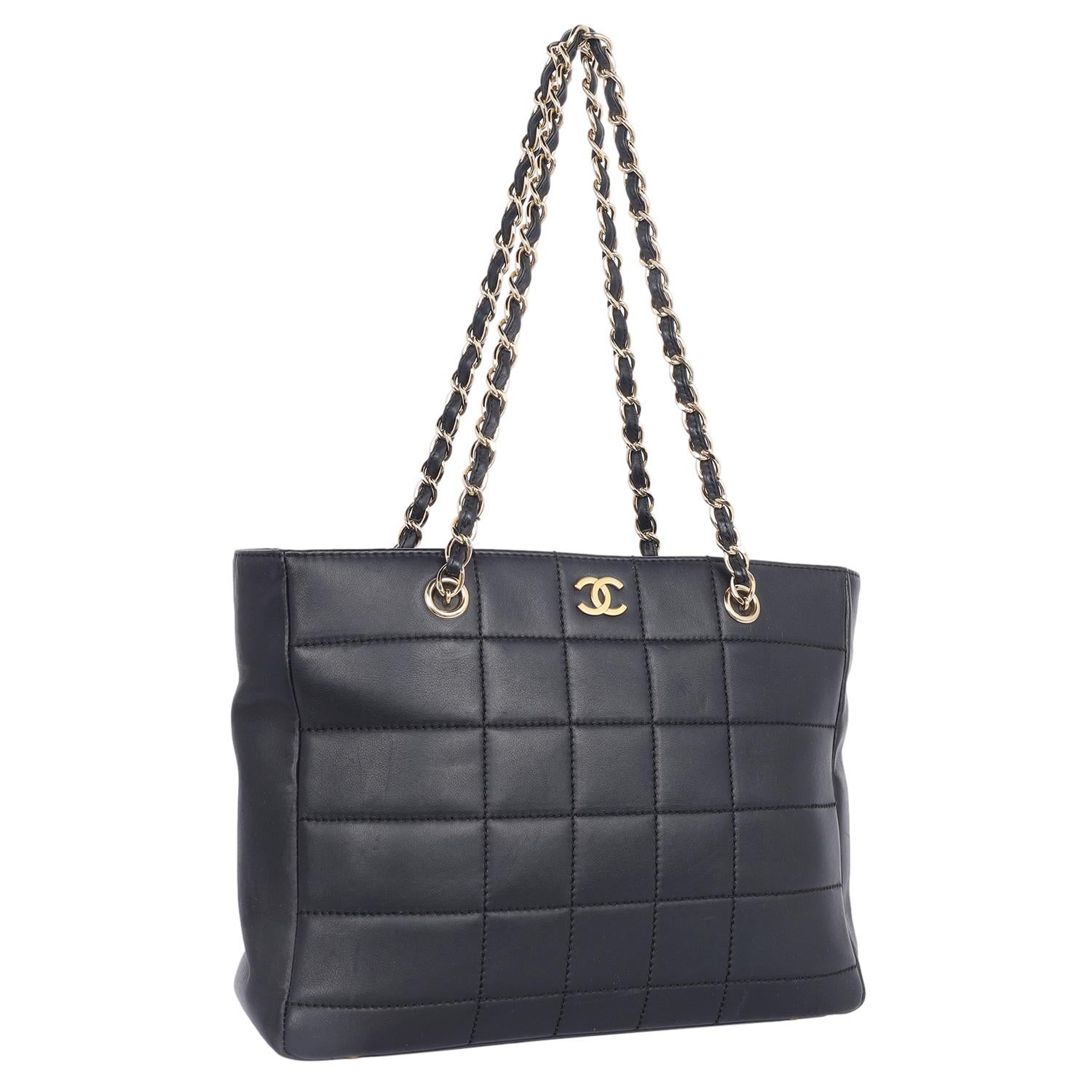 Chanel CC Choco Bar Lambskin Leather Shoulder Bag Black In Good Condition For Sale In Salt Lake Cty, UT