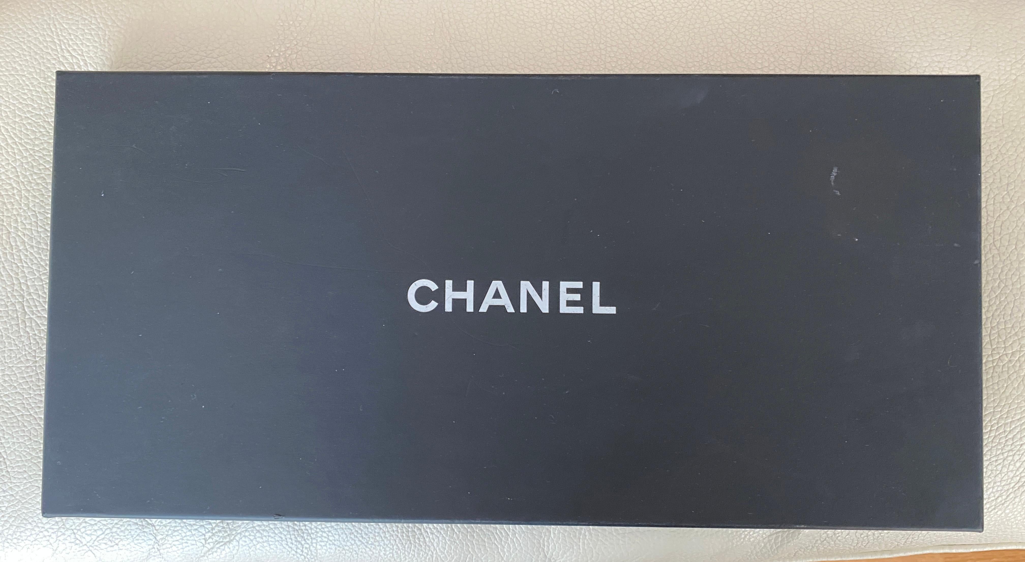 Chanel CC Choker Necklace Metal with Faux Tahiti Pearls and Beads. For Sale 9