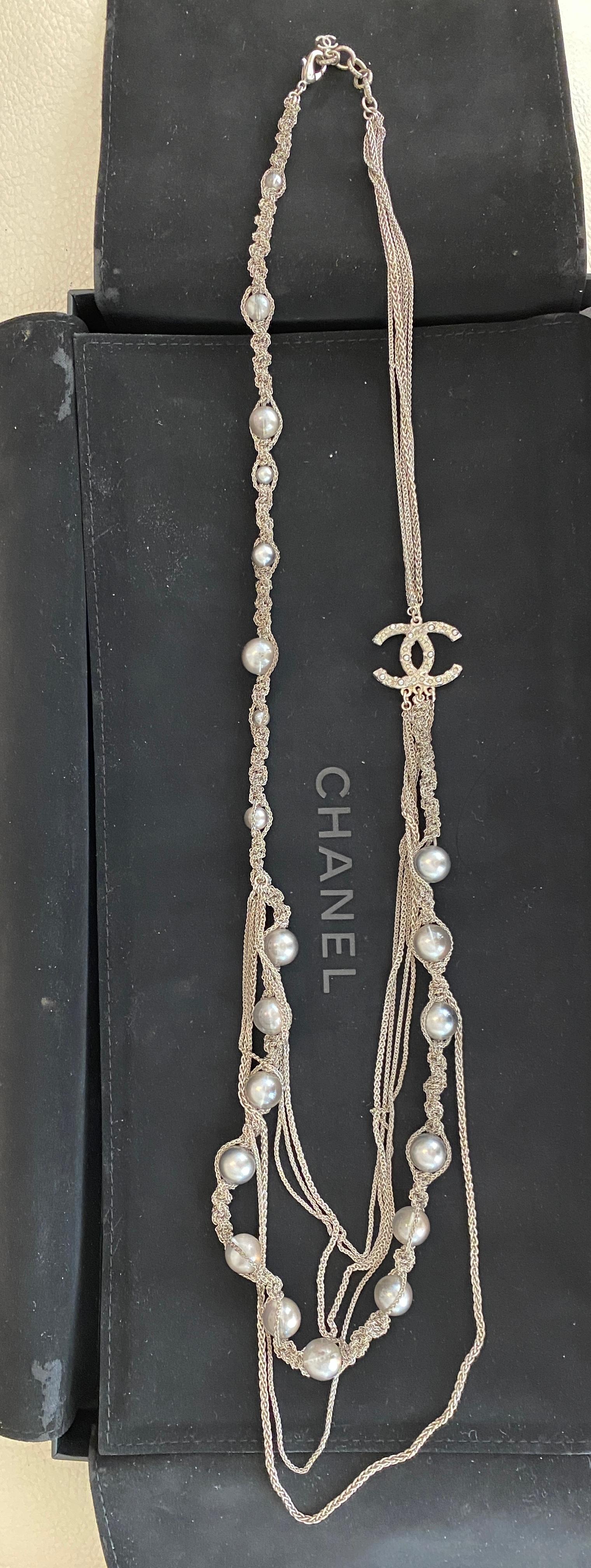 Chanel CC Choker Necklace Metal with Faux Tahiti Pearls and Beads. In Good Condition For Sale In AMSTERDAM, NL