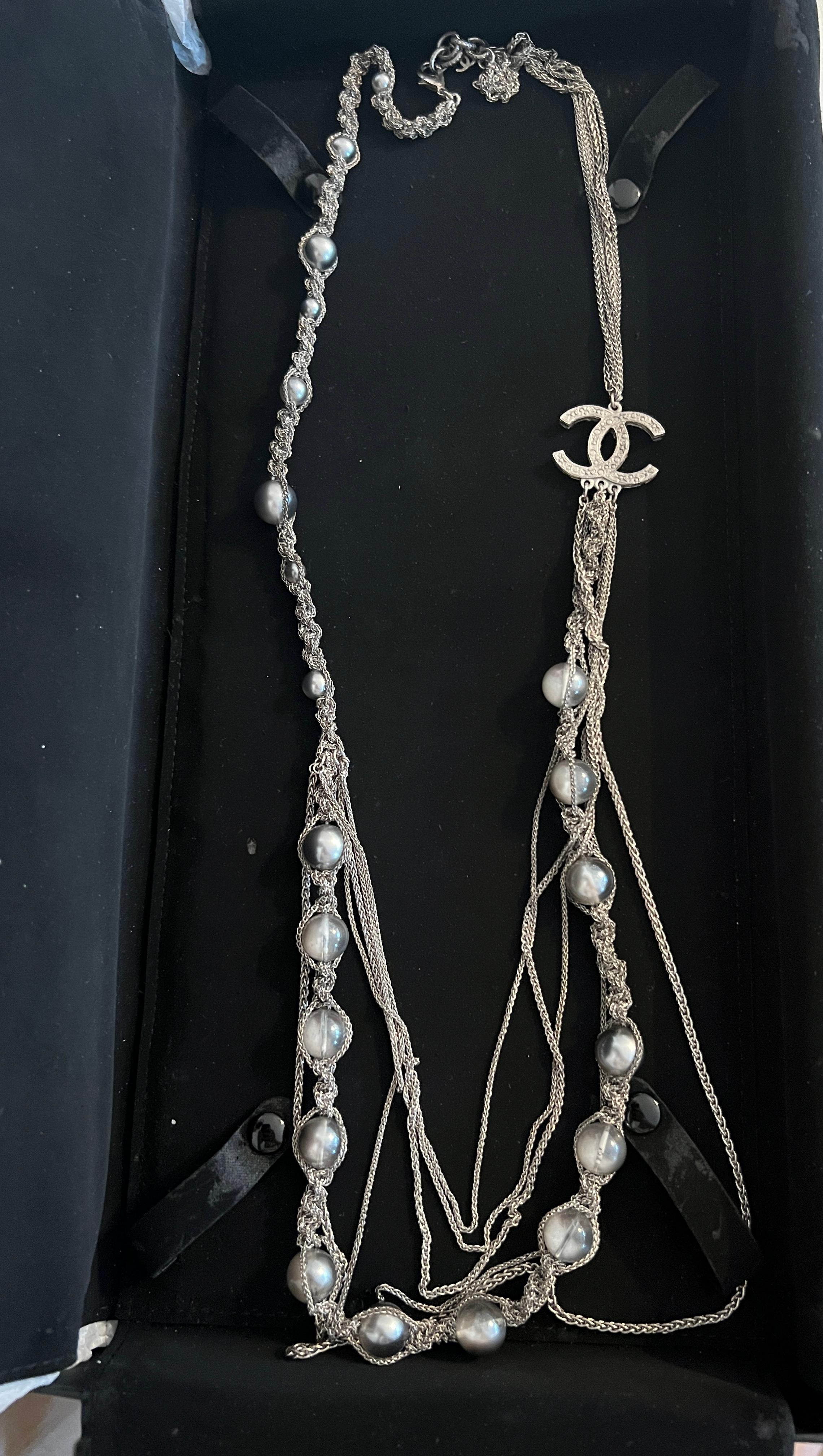 Women's Chanel CC Choker Necklace Metal with Faux Tahiti Pearls and Beads. For Sale