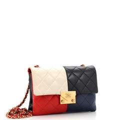 Chanel CC Klappentasche mit Kette aus gestepptem Lammfell, mehrfarbig